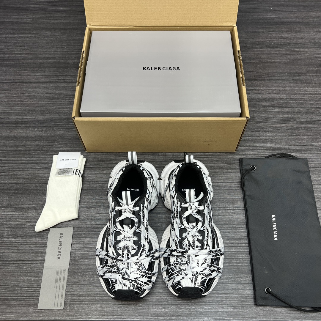 Balenciaga 纯 本Balenciaga Phantom Sneaker 巴黎世家全新做旧3XL Logo绑带做旧潮流跑鞋 在延续 Track Trainer 户外轮廓和复杂鞋面结构的同时