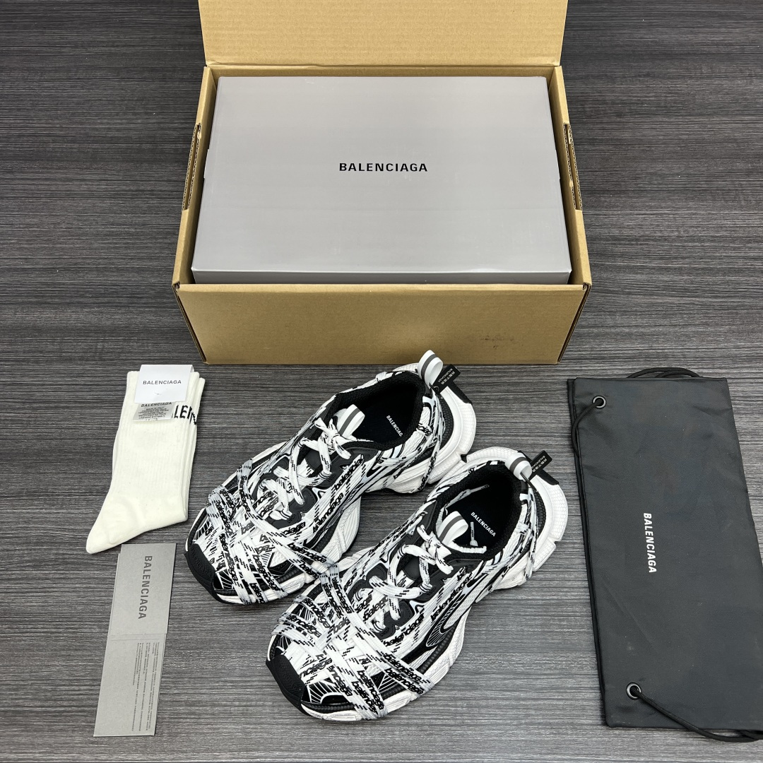 Balenciaga 纯 本Balenciaga Phantom Sneaker 巴黎世家全新做旧3XL Logo绑带做旧潮流跑鞋 在延续 Track Trainer 户外轮廓和复杂鞋面结构的同时