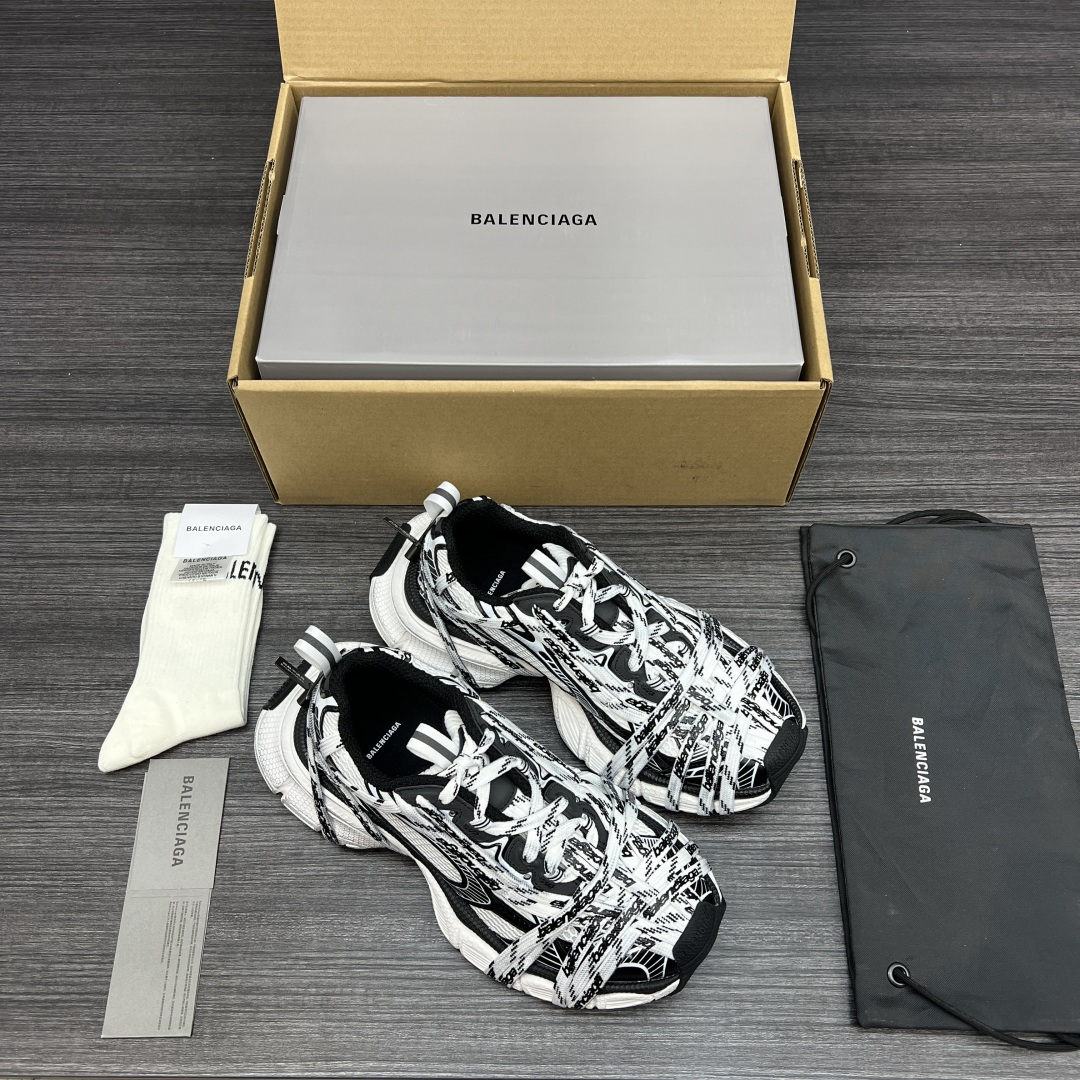 Balenciaga 纯 本Balenciaga Phantom Sneaker 巴黎世家全新做旧3XL Logo绑带做旧潮流跑鞋 在延续 Track Trainer 户外轮廓和复杂鞋面结构的同时
