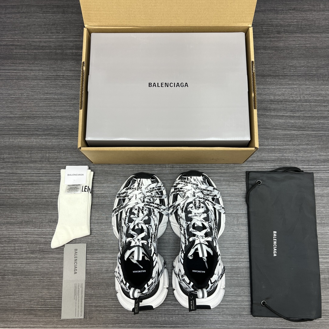 Balenciaga 纯 本Balenciaga Phantom Sneaker 巴黎世家全新做旧3XL Logo绑带做旧潮流跑鞋 在延续 Track Trainer 户外轮廓和复杂鞋面结构的同时
