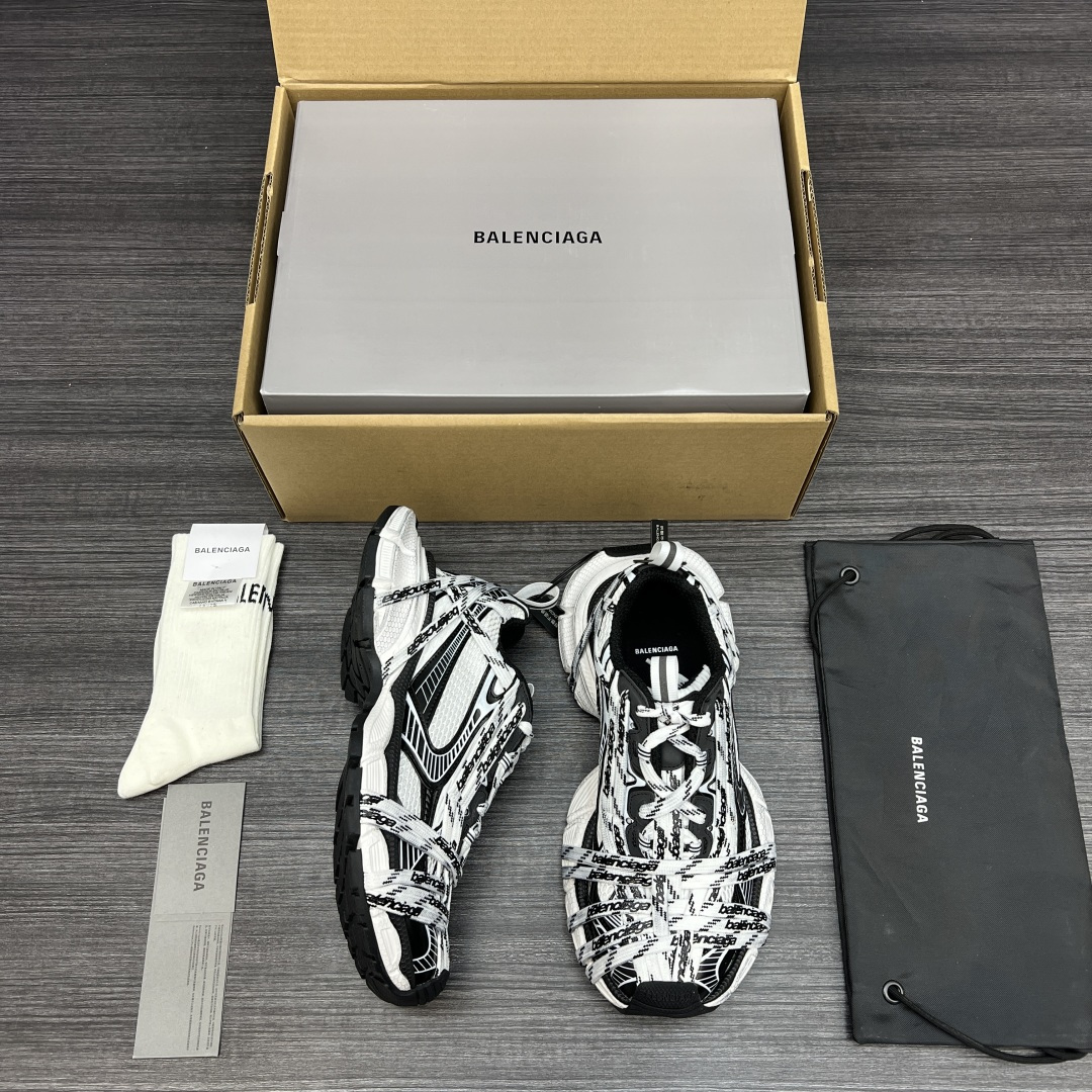 Balenciaga 纯 本Balenciaga Phantom Sneaker 巴黎世家全新做旧3XL Logo绑带做旧潮流跑鞋 在延续 Track Trainer 户外轮廓和复杂鞋面结构的同时