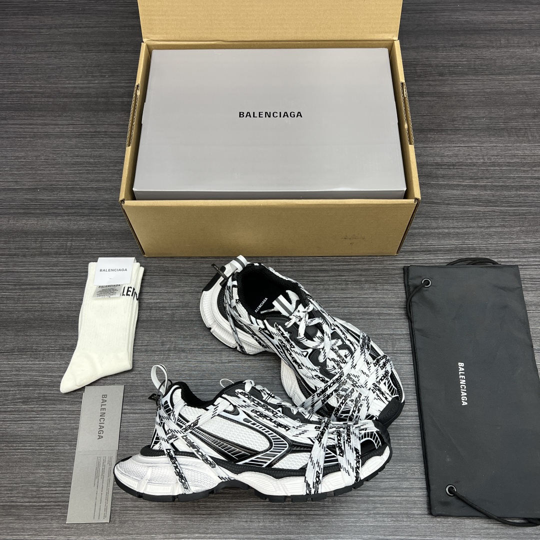 Balenciaga 纯 本Balenciaga Phantom Sneaker 巴黎世家全新做旧3XL Logo绑带做旧潮流跑鞋 在延续 Track Trainer 户外轮廓和复杂鞋面结构的同时