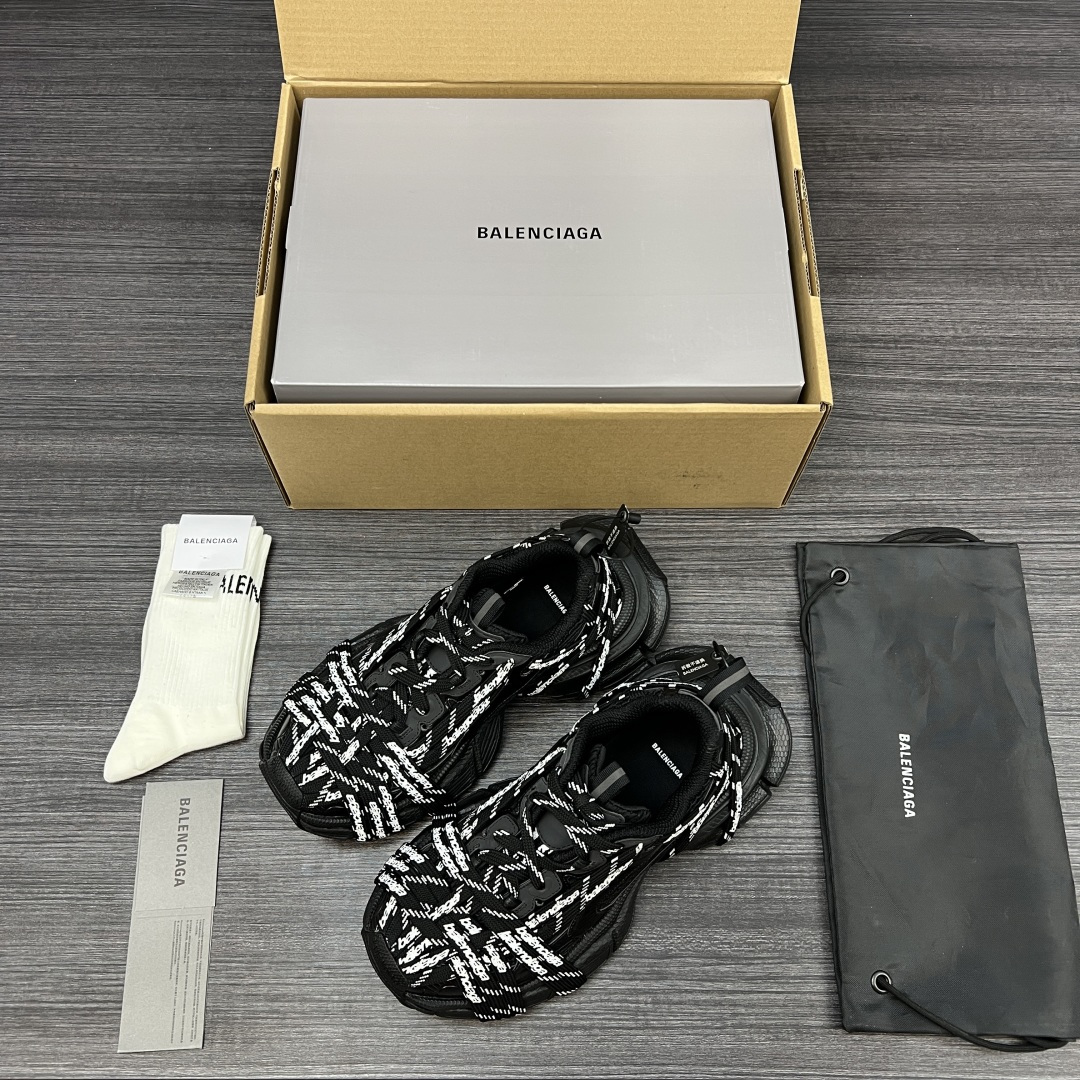 NO:408370,Pure original version of Balenciaga Phantom Sneaker Balenciaga new old 3XL logo strap old trend running shoes. While continuing the outdoor contour and complex upper structure of the Track Trainer, the new layout adds the concept of logo lace wrapping and braiding to the design, making the whole shoe look more retro. Packaging: Full set of original packaging reinforced aircraft box packaging!  Number of codes: 35-46 codes!  (positive size), daddy shoes, balenciaga, balenciaga, tom ford19860909纯原版本Balenciaga Phantom Sneaker 巴黎世家全新做旧3XL Logo绑带做旧潮流跑鞋 在延续 Track Trainer 户外轮廓和复杂鞋面结构的同时,新版面在设计上添加了logo鞋带缠绕编织概念,整鞋看起来更加复古. 包装:全套原版包装加固飞机盒包装！ 码数:35-46码！(正码),老爹鞋,balenciaga,balenciaga,tom ford,Women's Shoes
