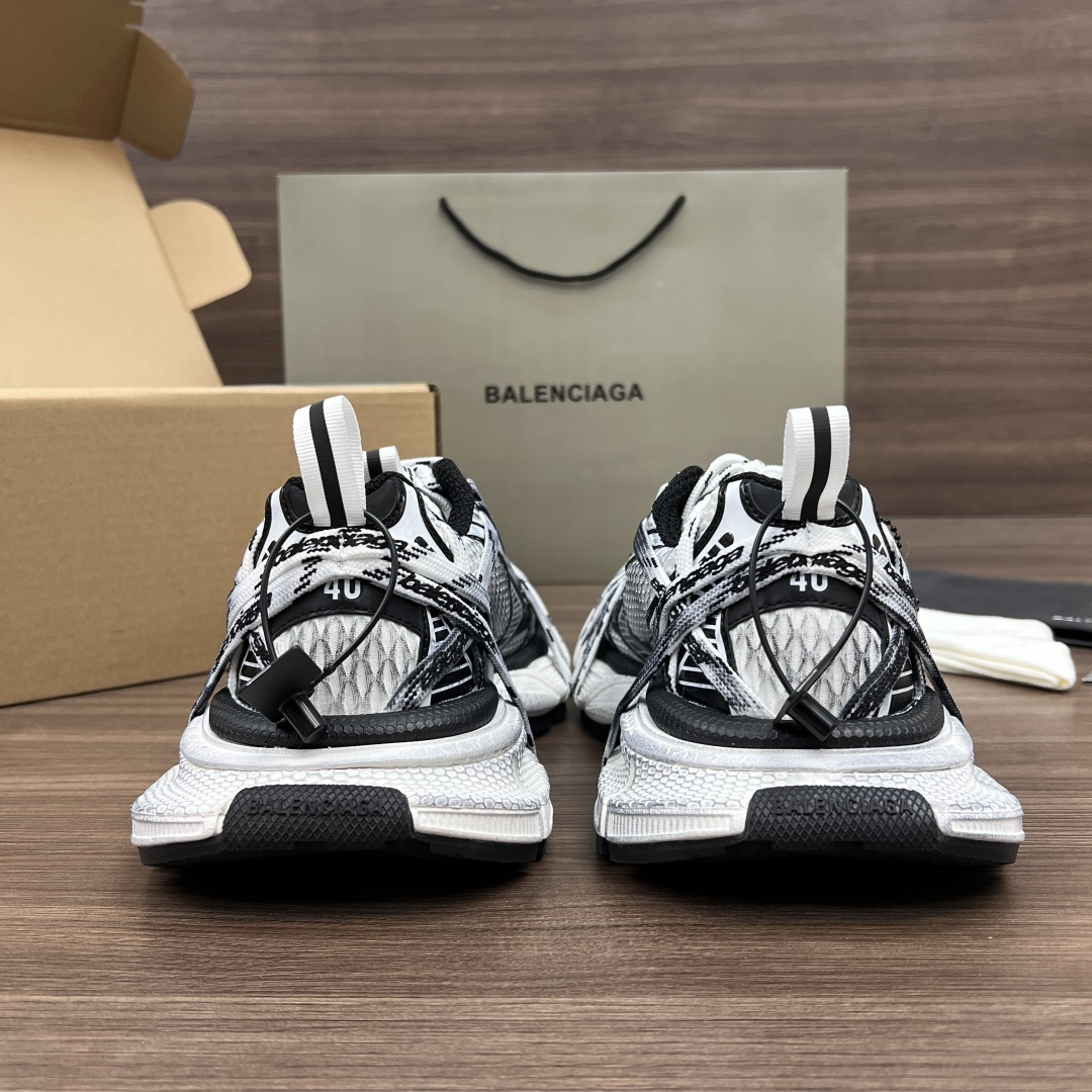 Balenciaga Balenciaga Phantom Sneaker 巴黎世家全新做旧3XL Logo绑带做旧潮流跑鞋 在延续 Track Trainer 户外轮廓和复杂鞋面结构的同时