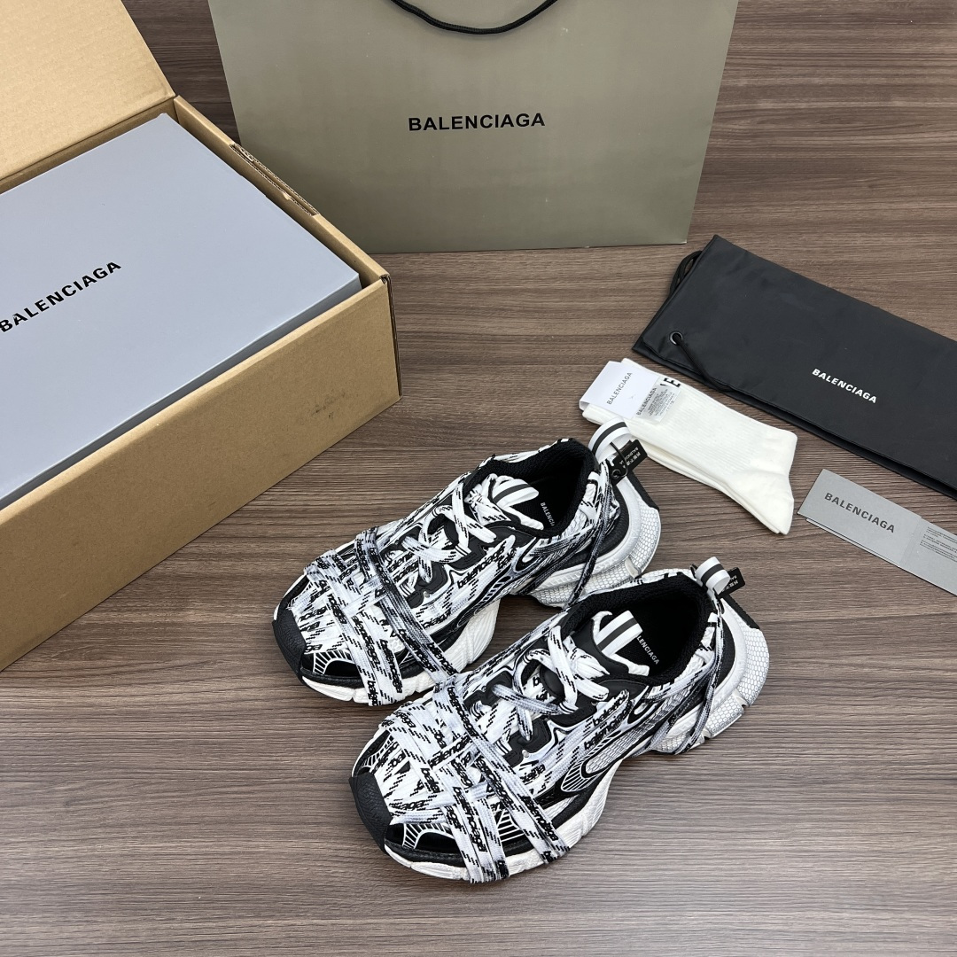 Balenciaga Balenciaga Phantom Sneaker 巴黎世家全新做旧3XL Logo绑带做旧潮流跑鞋 在延续 Track Trainer 户外轮廓和复杂鞋面结构的同时