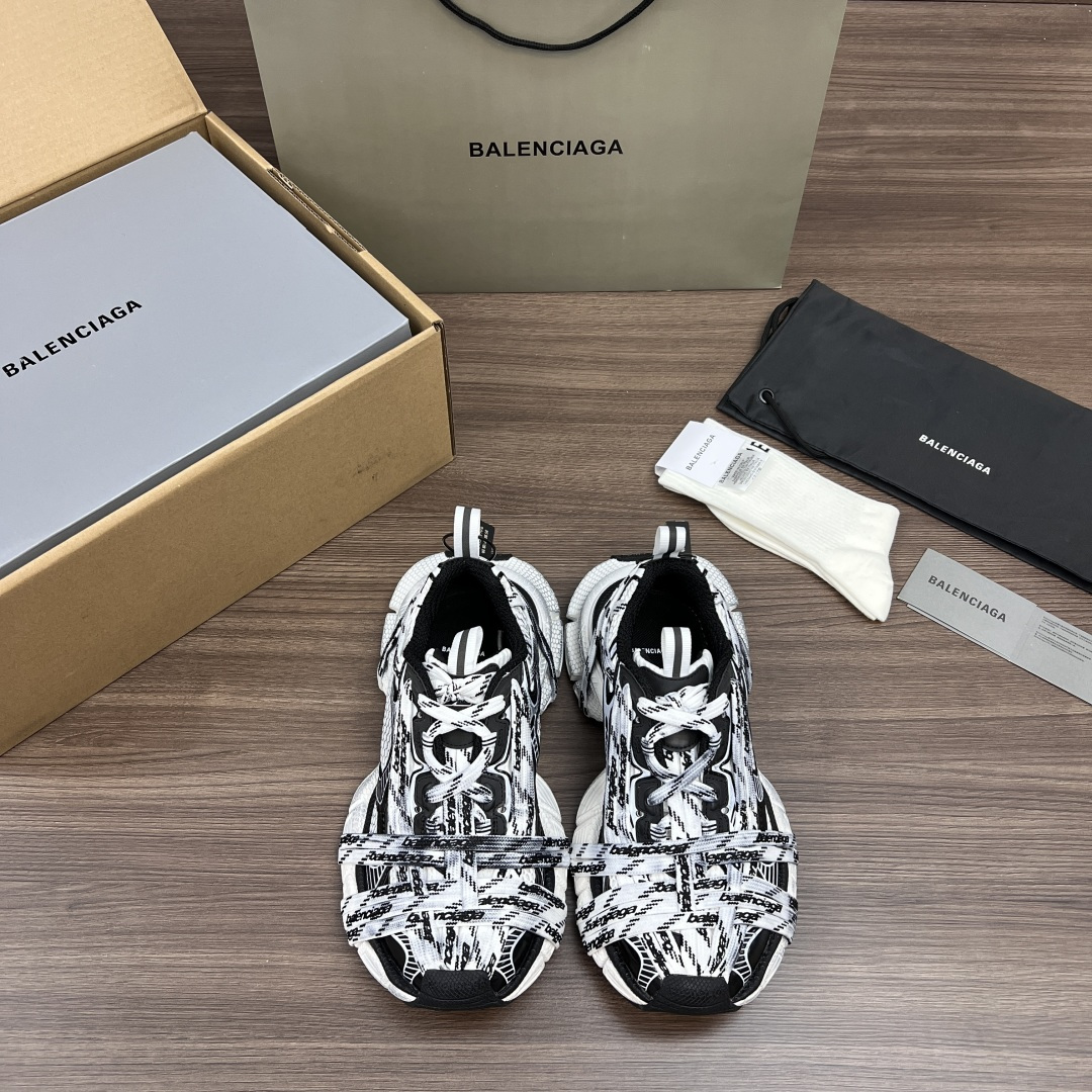 Balenciaga Balenciaga Phantom Sneaker 巴黎世家全新做旧3XL Logo绑带做旧潮流跑鞋 在延续 Track Trainer 户外轮廓和复杂鞋面结构的同时