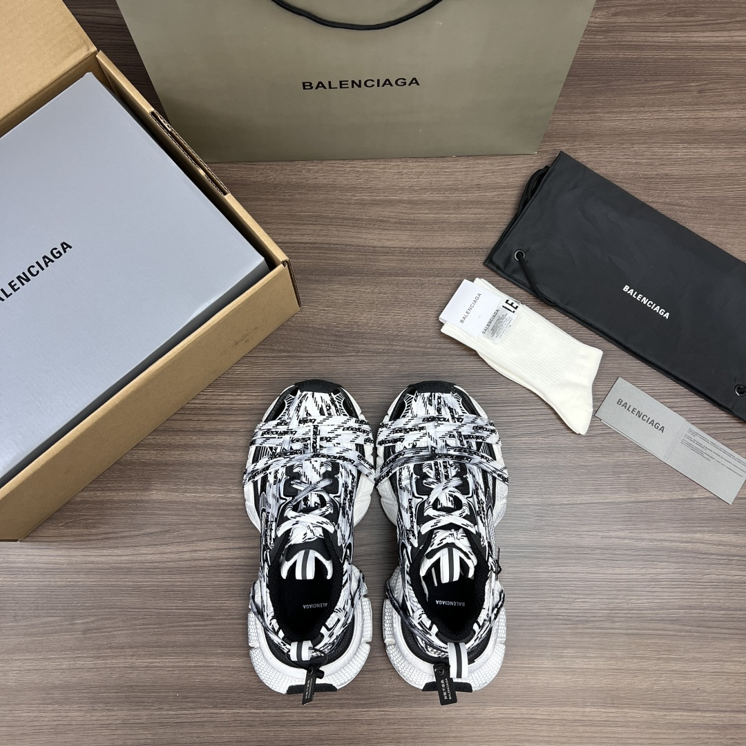 Balenciaga Balenciaga Phantom Sneaker 巴黎世家全新做旧3XL Logo绑带做旧潮流跑鞋 在延续 Track Trainer 户外轮廓和复杂鞋面结构的同时