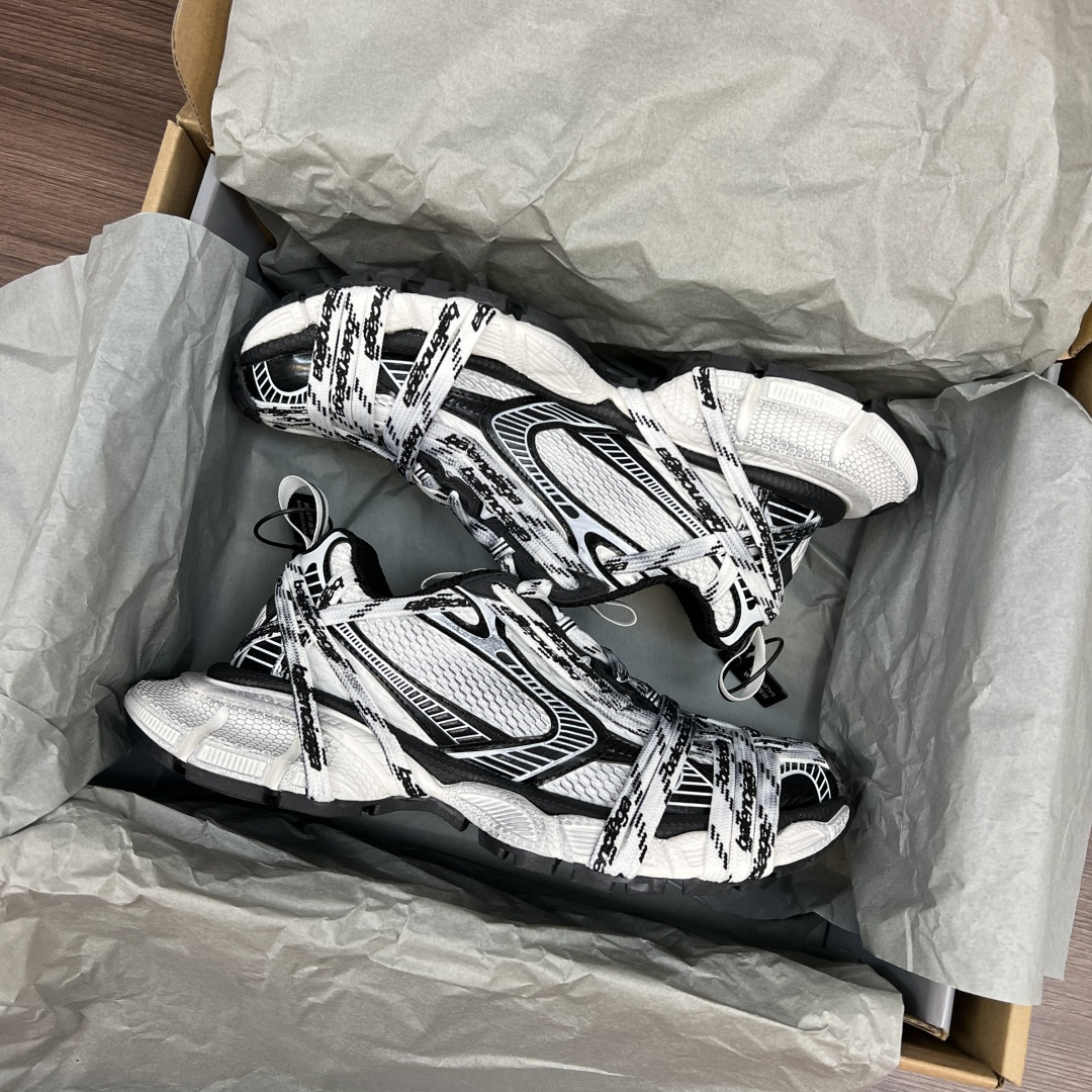 Balenciaga Balenciaga Phantom Sneaker 巴黎世家全新做旧3XL Logo绑带做旧潮流跑鞋 在延续 Track Trainer 户外轮廓和复杂鞋面结构的同时