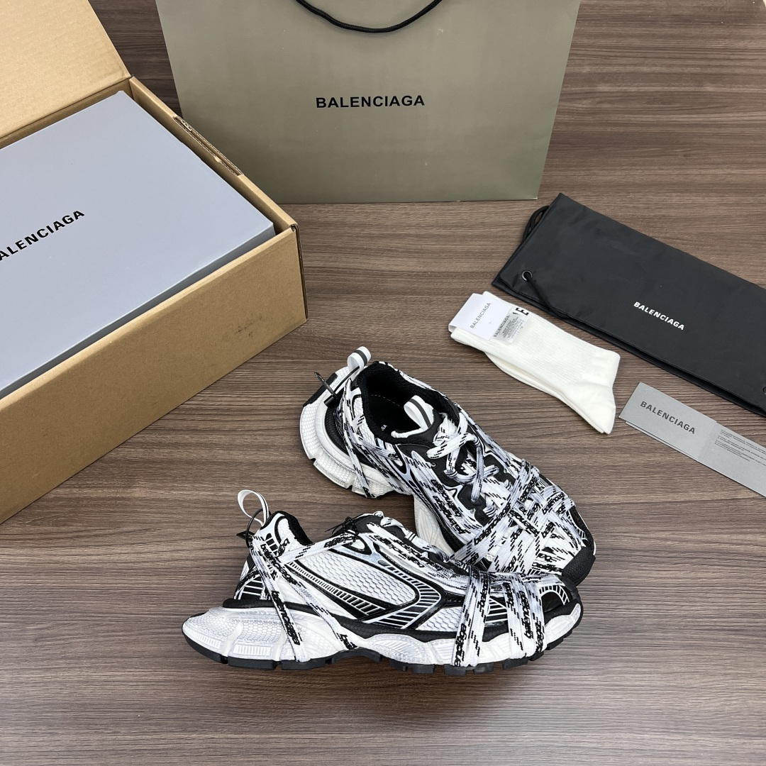 Balenciaga Balenciaga Phantom Sneaker 巴黎世家全新做旧3XL Logo绑带做旧潮流跑鞋 在延续 Track Trainer 户外轮廓和复杂鞋面结构的同时
