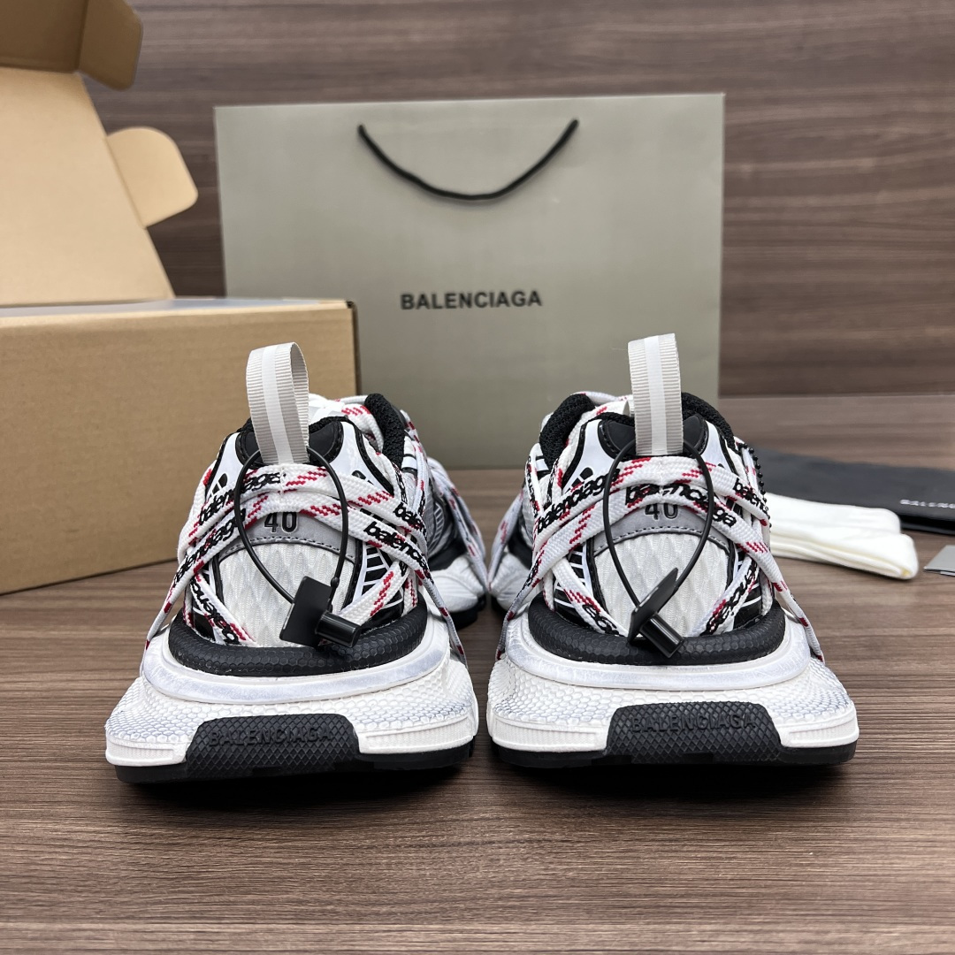 Balenciaga Balenciaga Phantom Sneaker 巴黎世家全新做旧3XL Logo绑带做旧潮流跑鞋 在延续 Track Trainer 户外轮廓和复杂鞋面结构的同时
