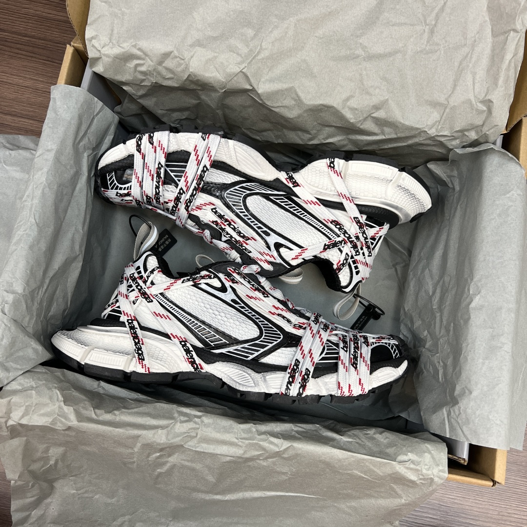 Balenciaga Balenciaga Phantom Sneaker 巴黎世家全新做旧3XL Logo绑带做旧潮流跑鞋 在延续 Track Trainer 户外轮廓和复杂鞋面结构的同时