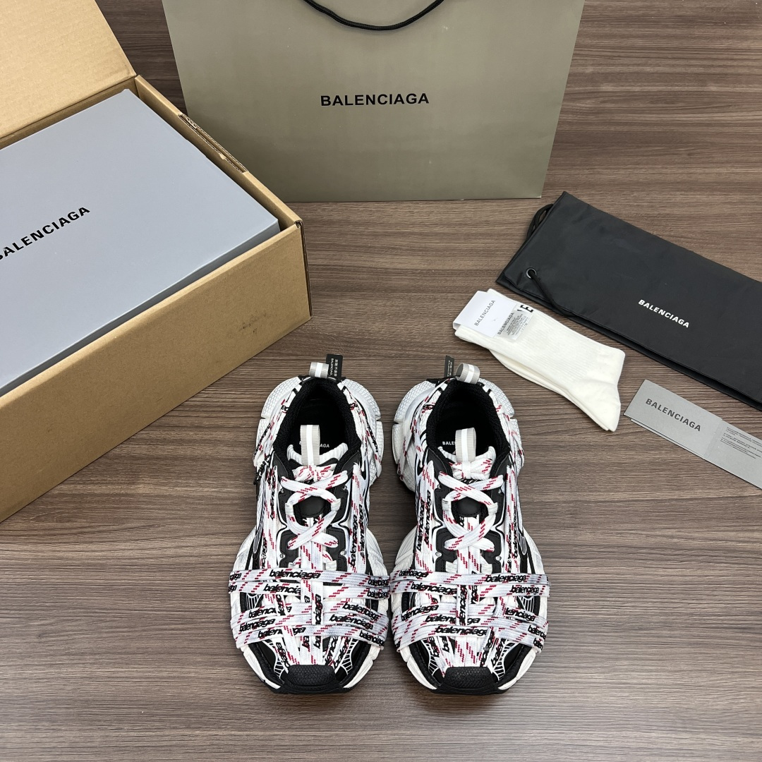 NO:408602,The top version of Balenciaga Phantom Sneaker Balenciaga new old 3XL logo strap old trend running shoes. While continuing the outdoor contour and complex upper structure of the Track Trainer, the new layout adds the concept of logo lace wrapping and weaving to the design, making the whole shoe look more retro. Packaging: Full set of original packaging reinforced aircraft box packaging!  Number of codes: 35-46 codes!  (positive size), daddy shoes, balenciaga, balenciaga, tom ford19860909顶级版本Balenciaga Phantom Sneaker 巴黎世家全新做旧3XL Logo绑带做旧潮流跑鞋 在延续 Track Trainer 户外轮廓和复杂鞋面结构的同时,新版面在设计上添加了logo鞋带缠绕编织概念,整鞋看起来更加复古. 包装:全套原版包装加固飞机盒包装！ 码数:35-46码！(正码),老爹鞋,balenciaga,balenciaga,tom ford,Women's Shoes