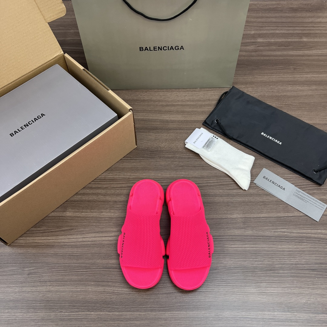 NO:408624,Top Balenciaga Speed ​​2.0 Round Head Open-toe Fashionable Smoothie Rose Red Same Model for Men and Women!  Speed ​​2.0 outsole is made of you foamed and injection molded, combined fly woven mesh midsole, high-strength braided mesh on the upper. Relief pattern of the sole, broken shape, excellent comfort for the foot!  Packaging: Full set of Dewu accessories reinforced aircraft box packaging!  Size: 35-46 (a size larger), slippers, balenciaga, balenciaga, slippers19860909顶级Balenciaga巴黎世家 Speed 2.0 圆头 露趾时尚凉拖 玫红色 男女同款！ Speed 2.0 大底采用you 材质发泡注塑成型 组合飞织网面中底 鞋面高强度编织网面.鞋底浮雕纹路 断开造型 上脚舒适度极佳！ 包装:全套得物配件加固飞机盒包装！ 码数:35-46(偏大一码),拖鞋,balenciaga,balenciaga,slippers,Women's Shoes