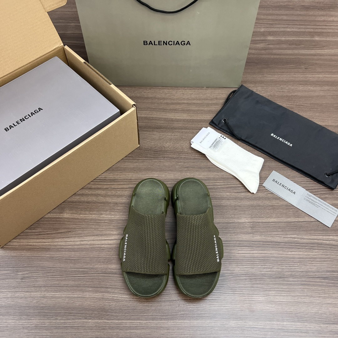 NO:408629,Top Balenciaga Speed ​​2.0 Round Head Open-toe Fashionable Smoothie Dark Green Same Model for Men and Women!  Speed ​​2.0 outsole is made of you foamed and injection molded, combined fly woven mesh midsole, high-strength braided mesh on the upper. Relief pattern of the sole, broken shape, excellent comfort for the foot!  Packaging: Full set of Dewu accessories reinforced aircraft box packaging!  Size: 35-46 (a size larger), slippers, balenciaga, balenciaga, slippers19860909顶级Balenciaga巴黎世家 Speed 2.0 圆头 露趾时尚凉拖 墨绿色 男女同款！ Speed 2.0 大底采用you 材质发泡注塑成型 组合飞织网面中底 鞋面高强度编织网面.鞋底浮雕纹路 断开造型 上脚舒适度极佳！ 包装:全套得物配件加固飞机盒包装！ 码数:35-46(偏大一码),拖鞋,balenciaga,balenciaga,slippers,Women's Shoes