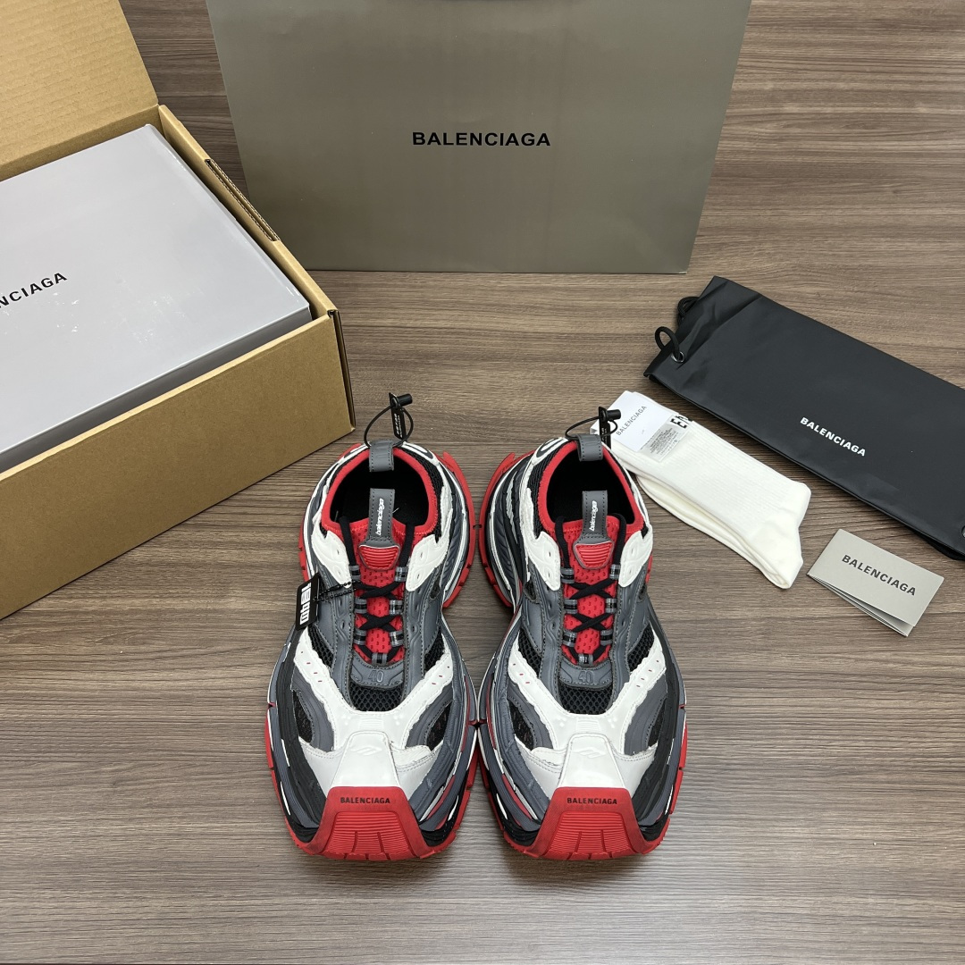 NO:422976,The top version of Balenciaga Platform 16XL thick-soled lace-up dad shoes 16cm men's gray-red Balenciaga 16xl exaggerated thick sole and unique outline are not only visually super shocking, but also can quietly increase height. Whether it is in the same frame with the personalized thick-soled boots or actual testing on the feet, they are all very cool and easily create a fashionable and outstanding look. With 16xl, the sense of fashion is strong!  Fabric fly-woven mesh spliced ​​leather, outsole, multi-layer combination, outsole, the height of the whole shoe is 16CM, the height of the outsole is measured to increase the height of the outsole, 8.5CM, and the entire shoe adopts aging and polishing process, and is full of retro and trendy flavor!  Packaging: Full set of Dewu accessories reinforced aircraft box packaging!  Number of codes: 35-45 (positive code), daddy shoes, balenciaga, balenciaga, tom ford, boots19860909顶级版本Balenciaga巴黎世家 Platform 16XL 厚底系带 老爹鞋 16cm 男款 灰红 Balenciaga 16xl夸张的厚底和独特的轮廓,不仅视觉上超震撼,还能悄悄增高.无论是和个性的厚底靴同框,还是上脚实测,都酷劲十足,轻松打造时髦出挑的造型.有了16xl,时尚感狠狠拿捏！ 面料飞织网布拼接皮革 大底多层组合大底 整鞋高度16CM 大底增高实测8.5CM 全鞋采用做旧擦色工艺复古潮流味十足！ 包装:全套得物配件加固飞机盒包装！ 码数:35-45码(正码),老爹鞋,balenciaga,balenciaga,tom ford,boots,Women's Shoes