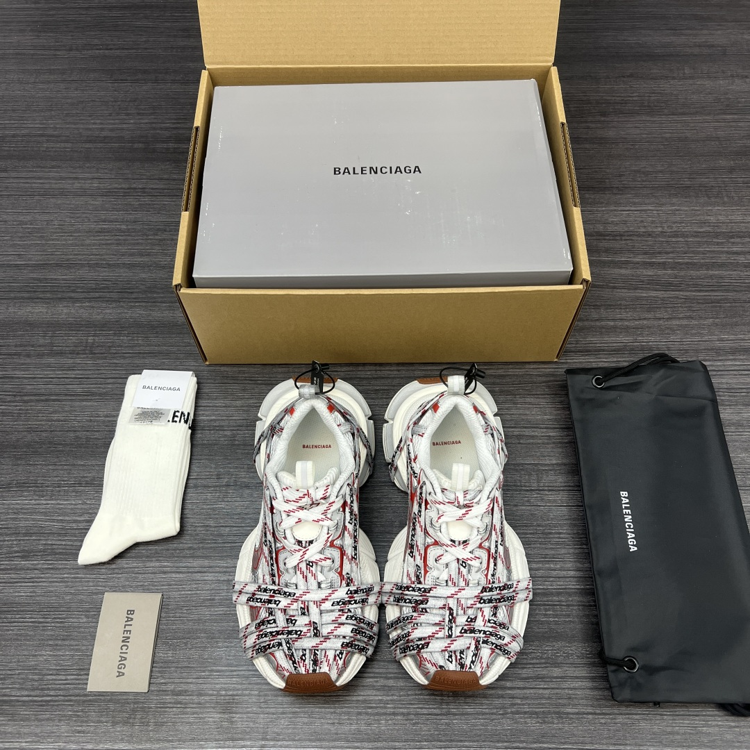 Balenciaga 纯 本Balenciaga Phantom Sneaker 巴黎世家全新做旧3XL Logo绑带做旧潮流跑鞋 在延续 Track Trainer 户外轮廓和复杂鞋面结构的同时