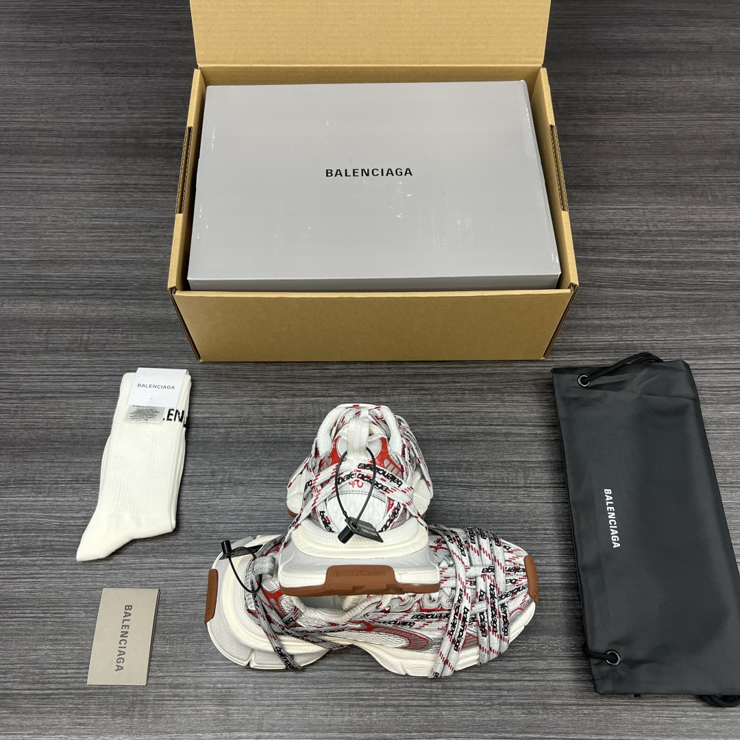 Balenciaga 纯 本Balenciaga Phantom Sneaker 巴黎世家全新做旧3XL Logo绑带做旧潮流跑鞋 在延续 Track Trainer 户外轮廓和复杂鞋面结构的同时