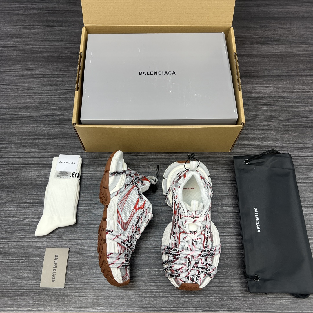 Balenciaga 纯 本Balenciaga Phantom Sneaker 巴黎世家全新做旧3XL Logo绑带做旧潮流跑鞋 在延续 Track Trainer 户外轮廓和复杂鞋面结构的同时