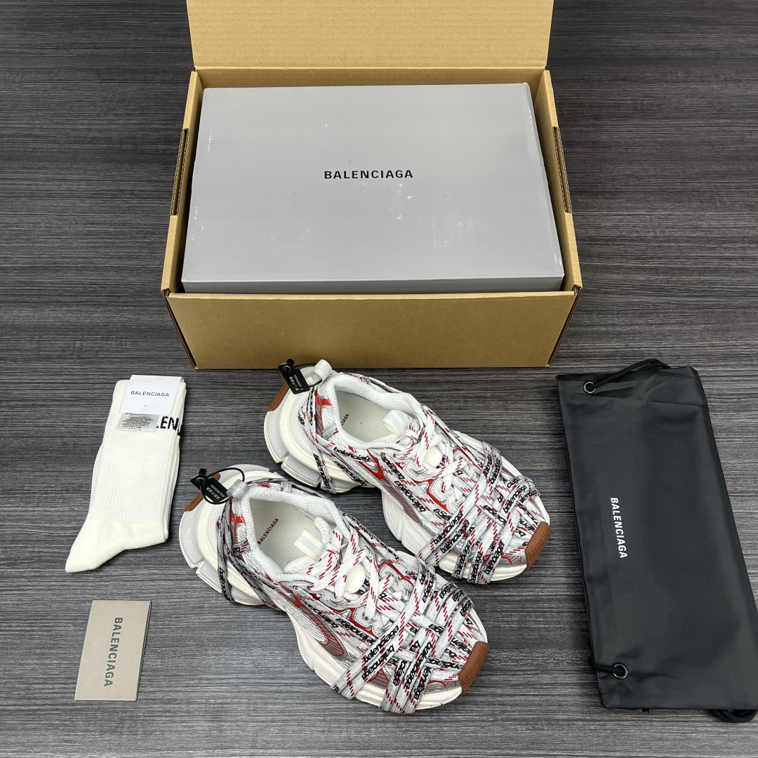Balenciaga 纯 本Balenciaga Phantom Sneaker 巴黎世家全新做旧3XL Logo绑带做旧潮流跑鞋 在延续 Track Trainer 户外轮廓和复杂鞋面结构的同时