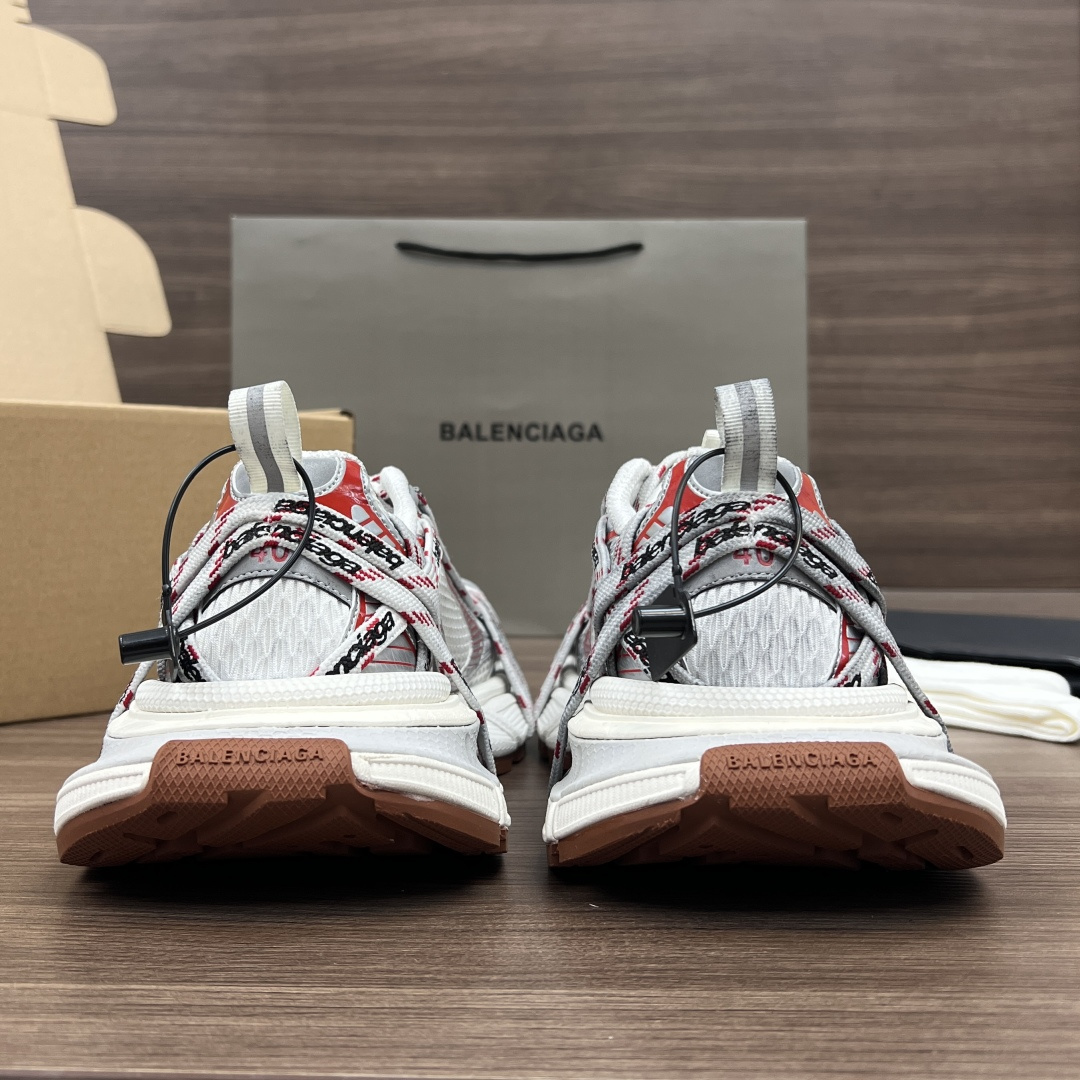 Balenciaga Balenciaga Phantom Sneaker 巴黎世家全新做旧3XL Logo绑带做旧潮流跑鞋 在延续 Track Trainer 户外轮廓和复杂鞋面结构的同时