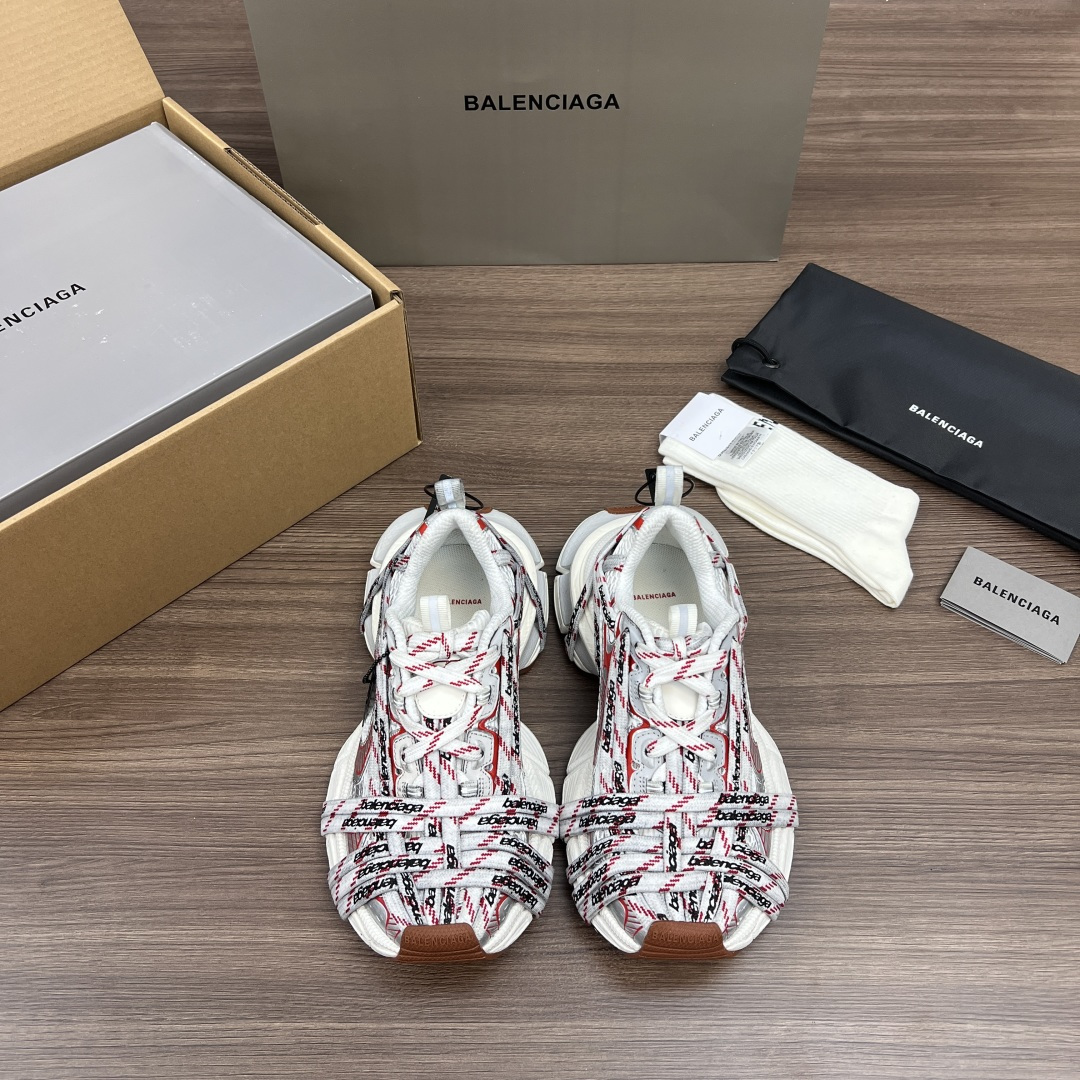 Balenciaga Balenciaga Phantom Sneaker 巴黎世家全新做旧3XL Logo绑带做旧潮流跑鞋 在延续 Track Trainer 户外轮廓和复杂鞋面结构的同时