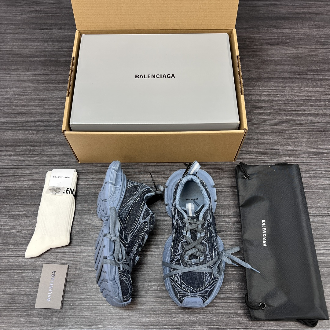 Balenciaga 纯 本Balenciaga巴黎世家 3XL 牛仔布 磨损效果 圆头厚底系带 低帮 老爹鞋 蓝色牛仔面 在延续 Track Trainer 户外轮廓和复杂牛仔布叠加鞋面结构的同时