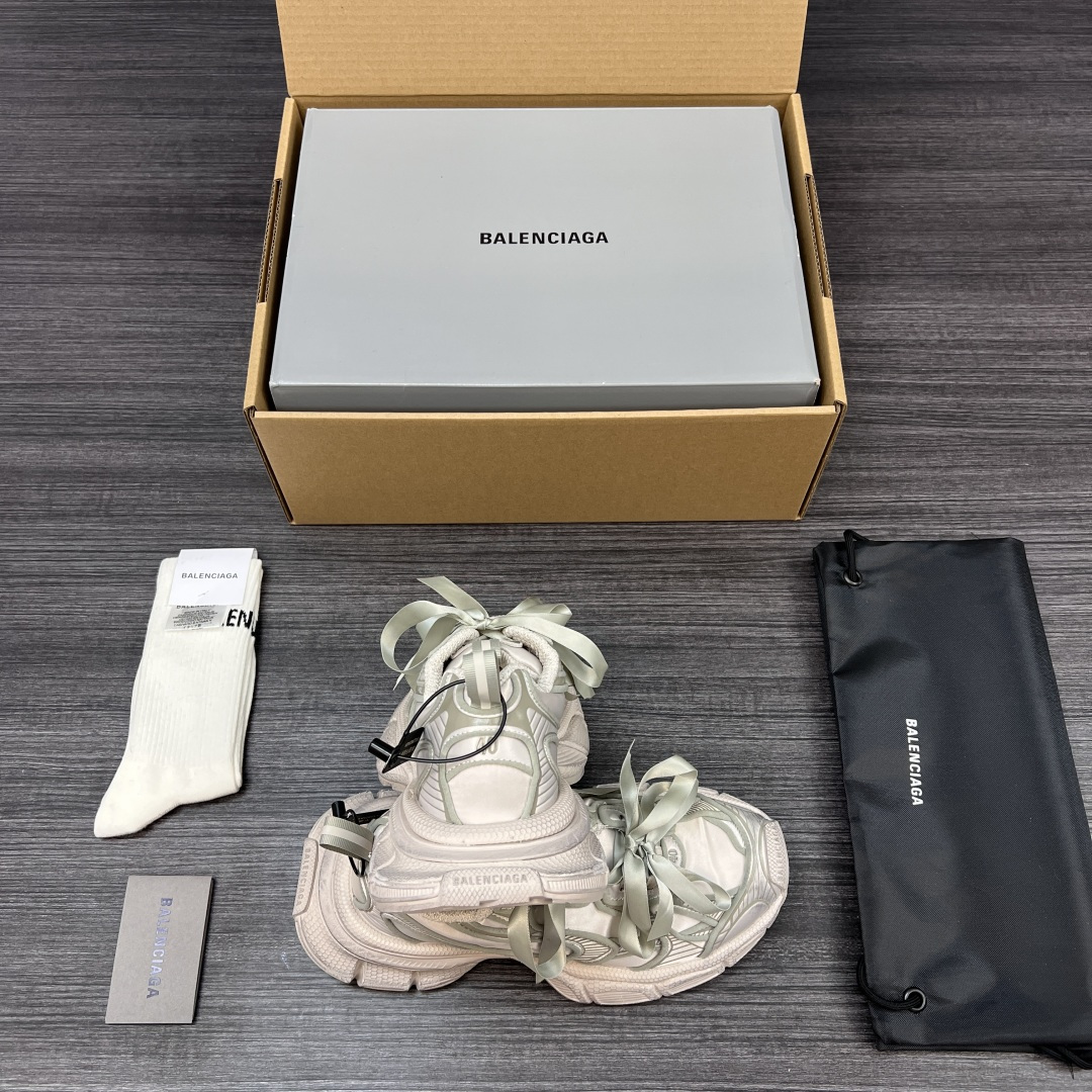 Balenciaga 纯 本Balenciaga巴黎世家 3XL 缎面蝴蝶结 人造革 圆头系代 低帮 老爹鞋 灰色 在延续 Track Trainer 户外轮廓和复杂鞋面结构的同时