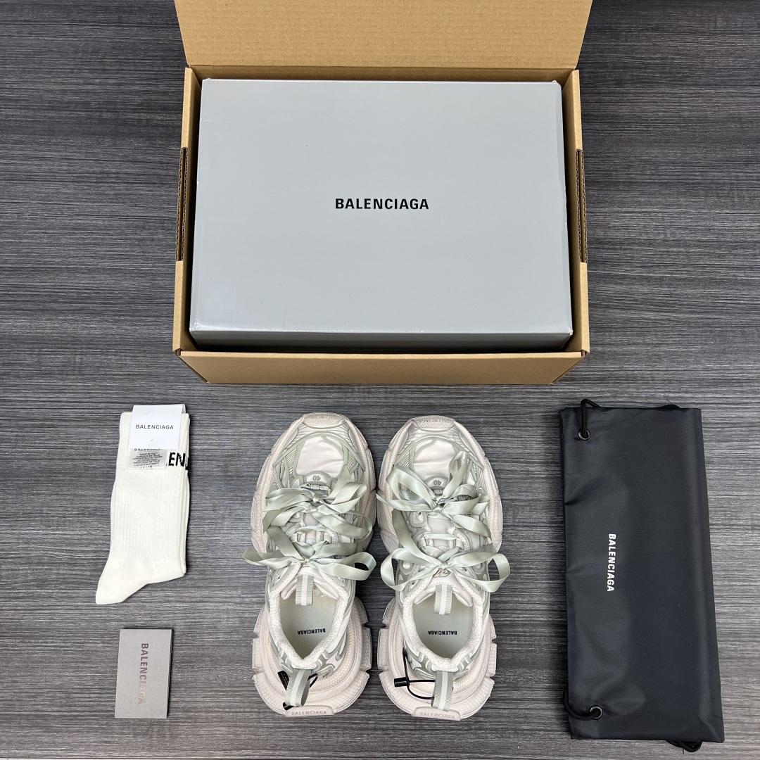 Balenciaga 纯 本Balenciaga巴黎世家 3XL 缎面蝴蝶结 人造革 圆头系代 低帮 老爹鞋 灰色 在延续 Track Trainer 户外轮廓和复杂鞋面结构的同时