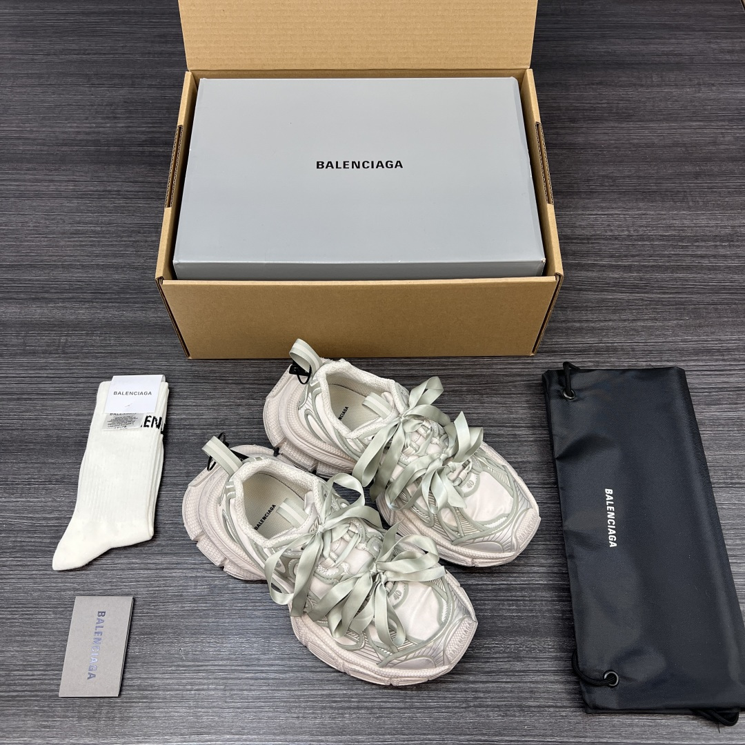 Balenciaga 纯 本Balenciaga巴黎世家 3XL 缎面蝴蝶结 人造革 圆头系代 低帮 老爹鞋 灰色 在延续 Track Trainer 户外轮廓和复杂鞋面结构的同时
