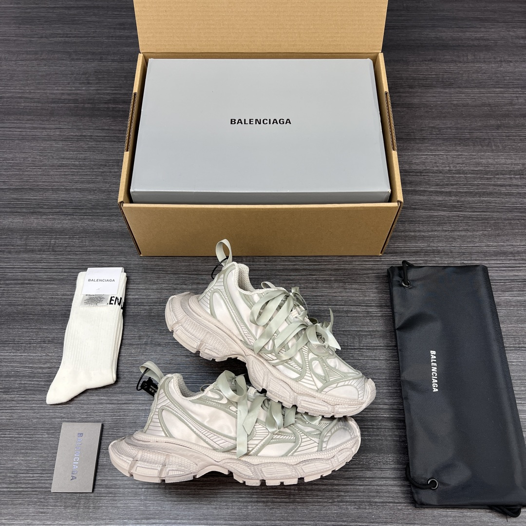 Balenciaga 纯 本Balenciaga巴黎世家 3XL 缎面蝴蝶结 人造革 圆头系代 低帮 老爹鞋 灰色 在延续 Track Trainer 户外轮廓和复杂鞋面结构的同时
