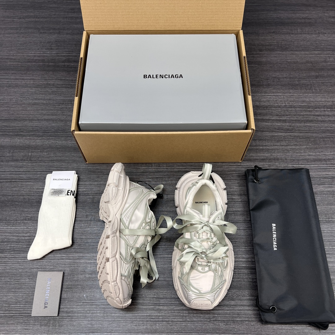 Balenciaga 纯 本Balenciaga巴黎世家 3XL 缎面蝴蝶结 人造革 圆头系代 低帮 老爹鞋 灰色 在延续 Track Trainer 户外轮廓和复杂鞋面结构的同时