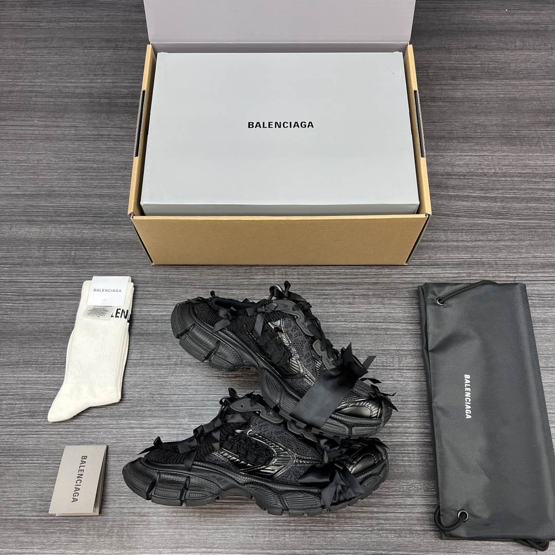 Balenciaga 纯 本Balenciaga巴黎世家 3XL 蕾丝结蝴蝶结半拖 人造革 圆头系代 低帮 老爹鞋 黑色 在延续 Track Trainer 户外轮廓和复杂鞋面结构的同时