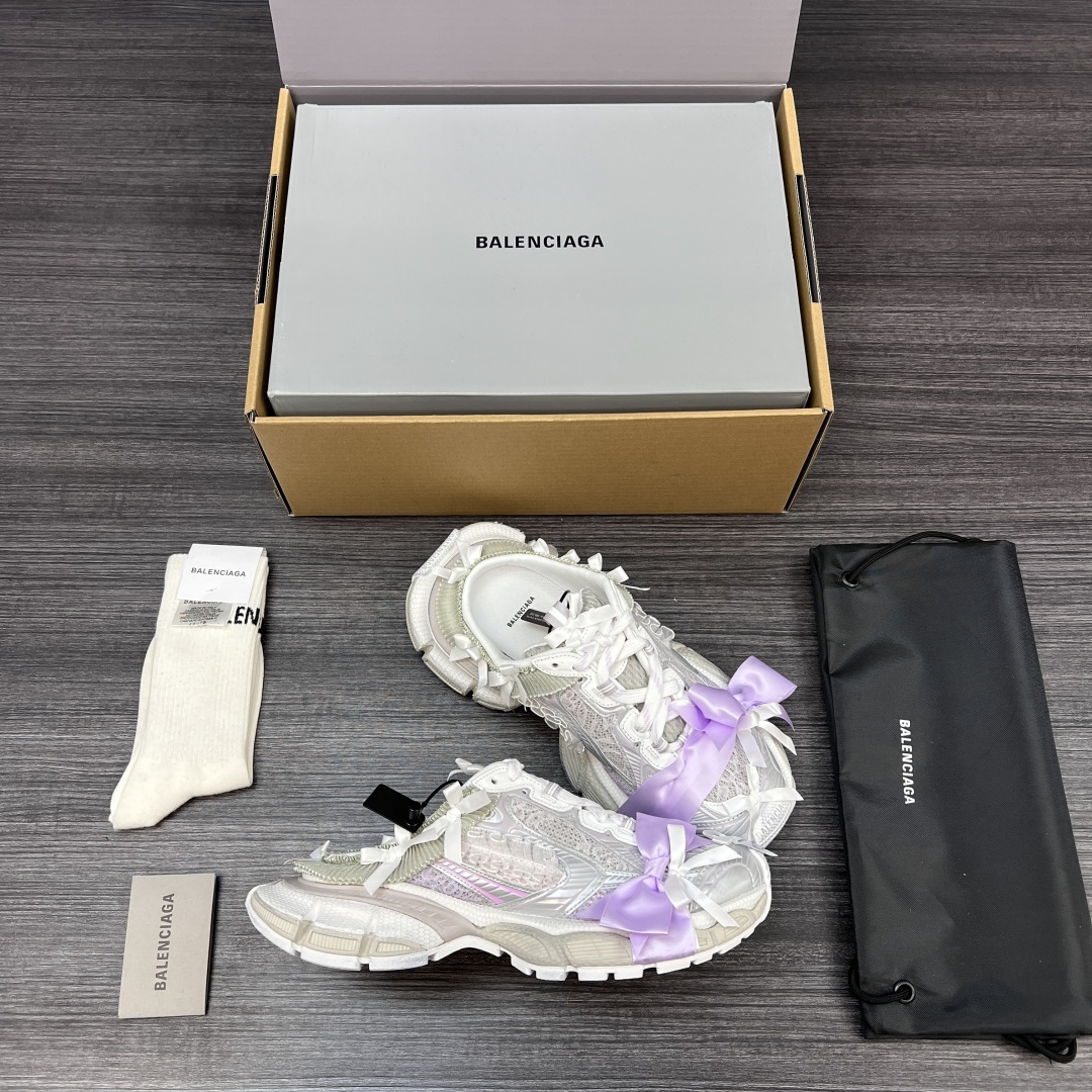 Balenciaga 纯 本Balenciaga巴黎世家 3XL 蕾丝结蝴蝶结半拖 人造革 圆头系代 低帮 老爹鞋 白银紫在延续 Track Trainer 户外轮廓和复杂鞋面结构的同时