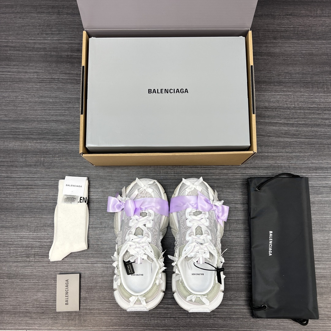 Balenciaga 纯 本Balenciaga巴黎世家 3XL 蕾丝结蝴蝶结半拖 人造革 圆头系代 低帮 老爹鞋 白银紫在延续 Track Trainer 户外轮廓和复杂鞋面结构的同时
