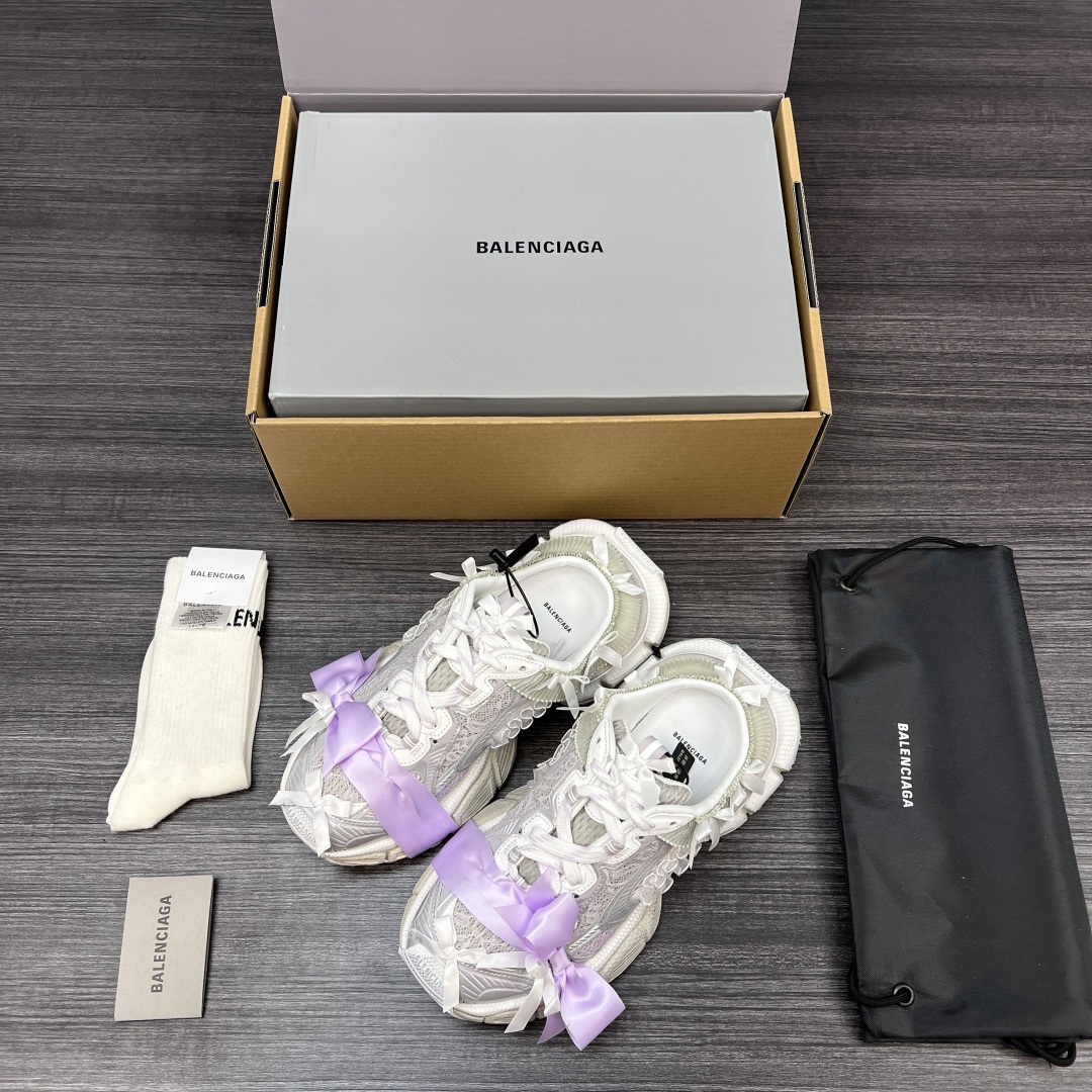 Balenciaga 纯 本Balenciaga巴黎世家 3XL 蕾丝结蝴蝶结半拖 人造革 圆头系代 低帮 老爹鞋 白银紫在延续 Track Trainer 户外轮廓和复杂鞋面结构的同时