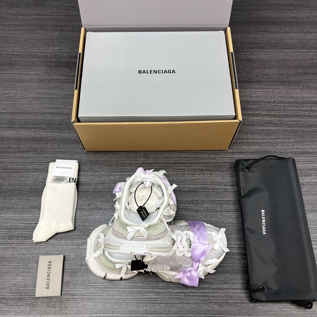 Balenciaga 纯 本Balenciaga巴黎世家 3XL 蕾丝结蝴蝶结半拖 人造革 圆头系代 低帮 老爹鞋 白银紫在延续 Track Trainer 户外轮廓和复杂鞋面结构的同时