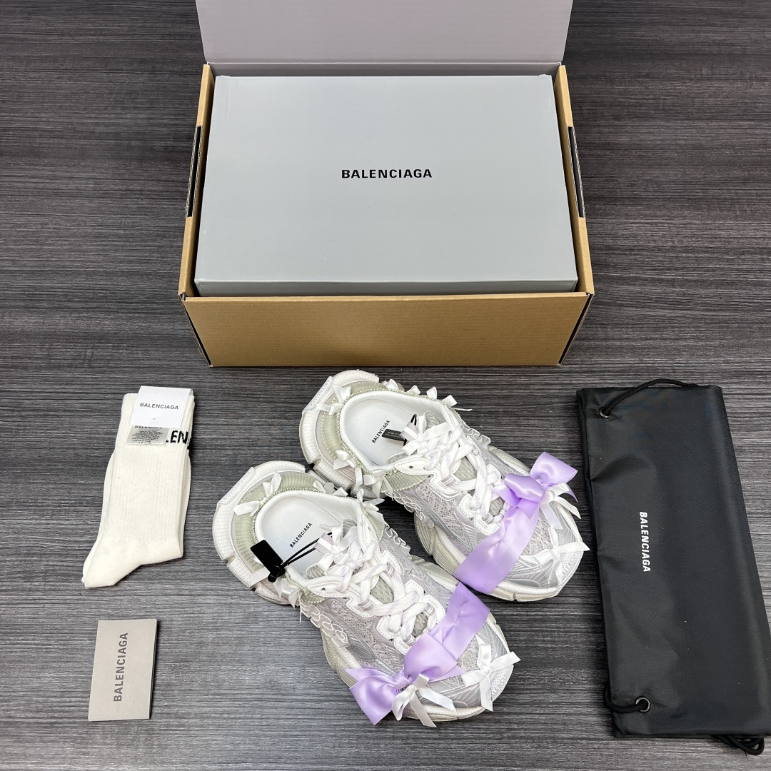 Balenciaga 纯 本Balenciaga巴黎世家 3XL 蕾丝结蝴蝶结半拖 人造革 圆头系代 低帮 老爹鞋 白银紫在延续 Track Trainer 户外轮廓和复杂鞋面结构的同时