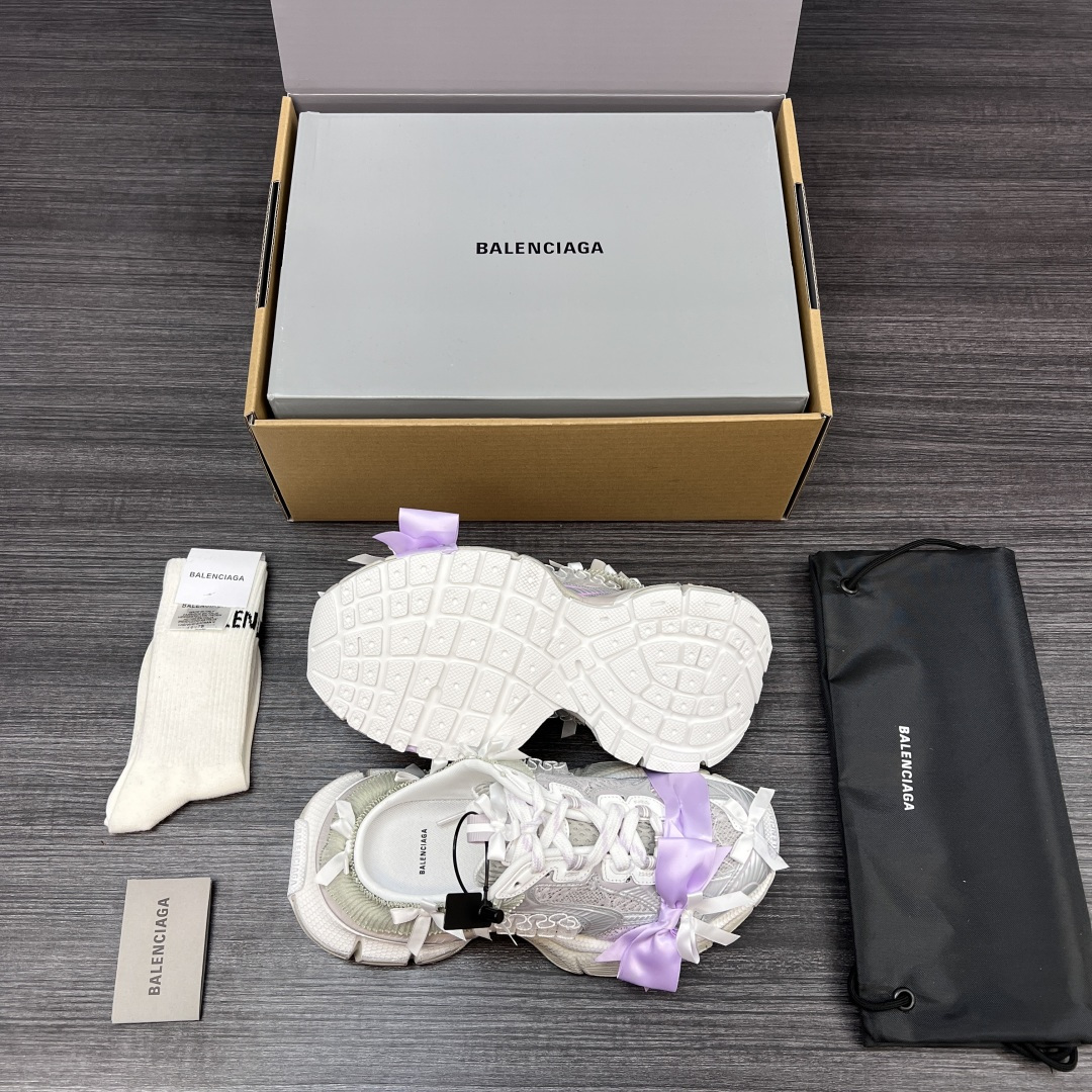 Balenciaga 纯 本Balenciaga巴黎世家 3XL 蕾丝结蝴蝶结半拖 人造革 圆头系代 低帮 老爹鞋 白银紫在延续 Track Trainer 户外轮廓和复杂鞋面结构的同时