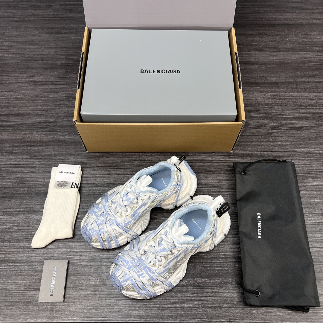 NO:711722,Pure original version of Balenciaga Phantom Sneaker, Balenciaga's brand new distressed 3XL Logo strapped distressed trendy running shoes. While continuing the Track Trainer's outdoor silhouette and complex upper structure, the new layout adds a logo lace wrapping and weaving concept to the design, making the whole shoe look more retro. Packaging: Full set of original packaging reinforced airplane box packaging!  Add another 20 yards: 35-46 yards!  (positive code),,balenciaga,balenciaga,tom ford19860909纯原版本Balenciaga Phantom Sneaker 巴黎世家全新做旧3XL Logo绑带做旧潮流跑鞋 在延续 Track Trainer 户外轮廓和复杂鞋面结构的同时,新版面在设计上添加了logo鞋带缠绕编织概念,整鞋看起来更加复古. 包装:全套原版包装加固飞机盒包装！另加20 码数:35-46码！(正码),,balenciaga,balenciaga,tom ford,Men's shoes