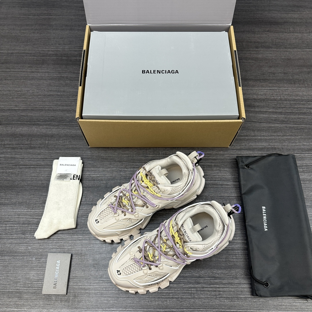 NO:832766,Pure original version Balenciaga Track Trail round toe lace-up low-top lifestyle casual shoes taupe straps without beauty tips market ceiling Balenciaga 3.0 third-generation outdoor concept shoes Balenciaga Sneaker Tess s.Gomma MAILLE WHITE/ORANGE pure original version All details compared to the original* reproduction original large box every detail worthy of careful attention restored configuration. Packaging: full set of accessories reinforced aircraft box packaging!  Size: 35-46 (positive size) airplane box socks +15,,balenciaga,balenciaga,socks19860909纯原版本 Balenciaga巴黎世家 Track Trail 圆头系带 低帮 生活休闲鞋 灰褐色绑带 无美人尖 市场天花板 巴黎世家3.0 三代户外概念鞋 Balenciaga Sneaker Tess s.Gomma MAILLE WHITE/ORANGE 纯原版本 所有细节对照原*复刻 原装大盒 每个细节值得细品 还原得物配置. 包装:全套得物配件加固飞机盒包装！ 码数:35-46码（正码）飞机盒 袜子+15,,balenciaga,balenciaga,socks,Men's shoes
