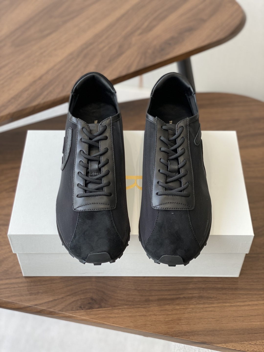 P875: Comfortable and Cozy Row 25 Shoes with Imported Velvet and Sheepskin - 图片 1