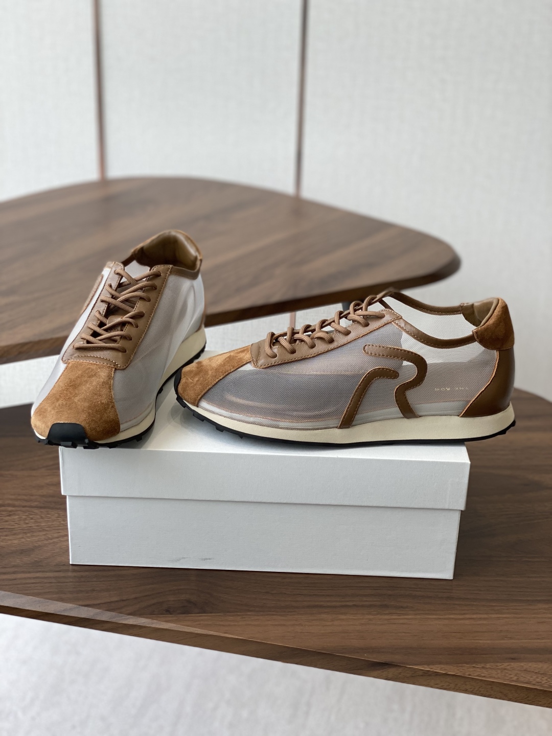P875: Soft and Cozy Row 25 Shoes with Imported Cow Velvet Pellets - 图片 4