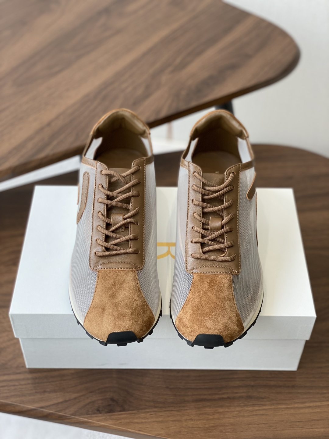 P875: Soft and Cozy Row 25 Shoes with Imported Cow Velvet Pellets - 图片 1