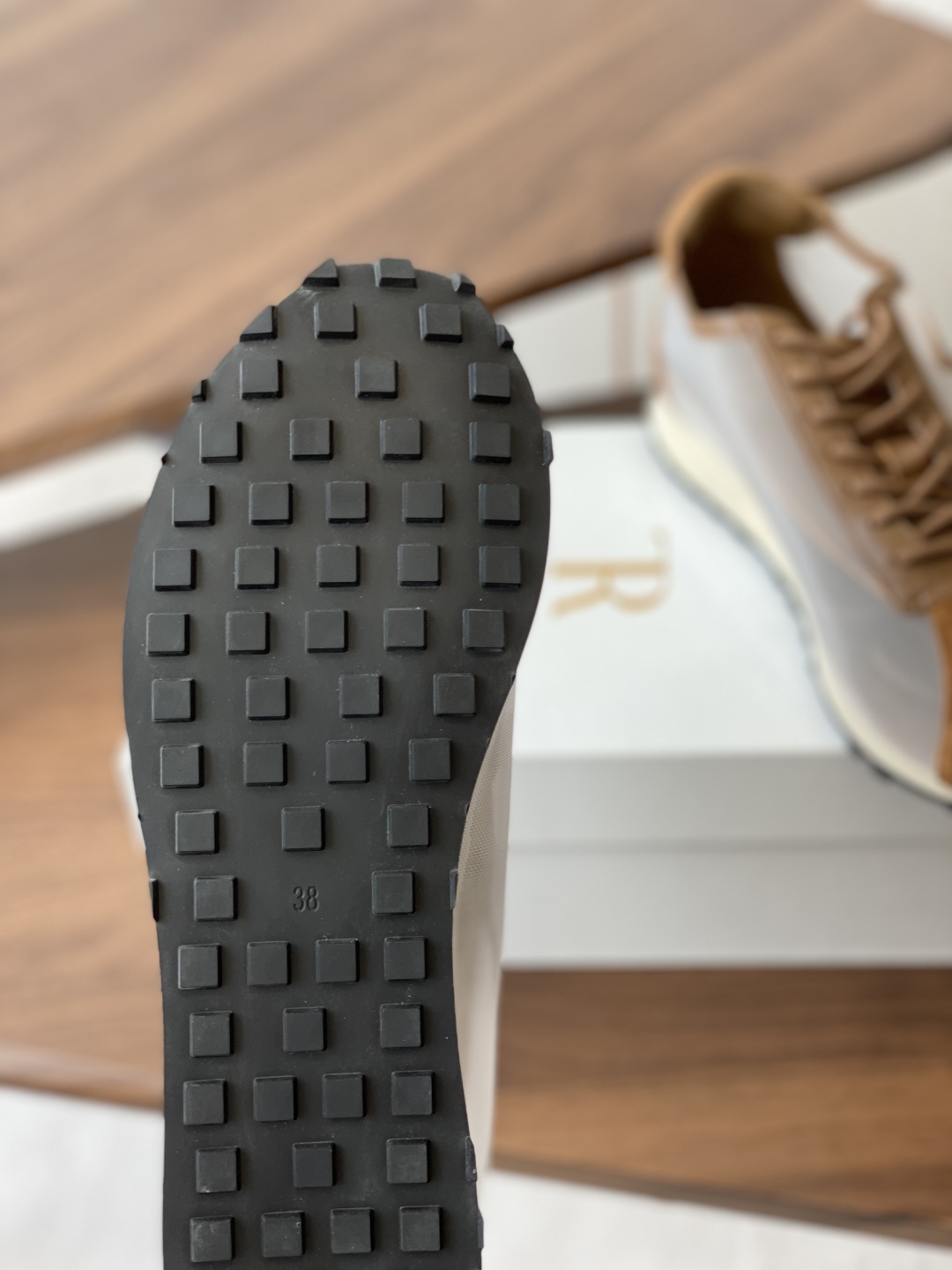 P875: Soft and Cozy Row 25 Shoes with Imported Cow Velvet Pellets - 图片 9