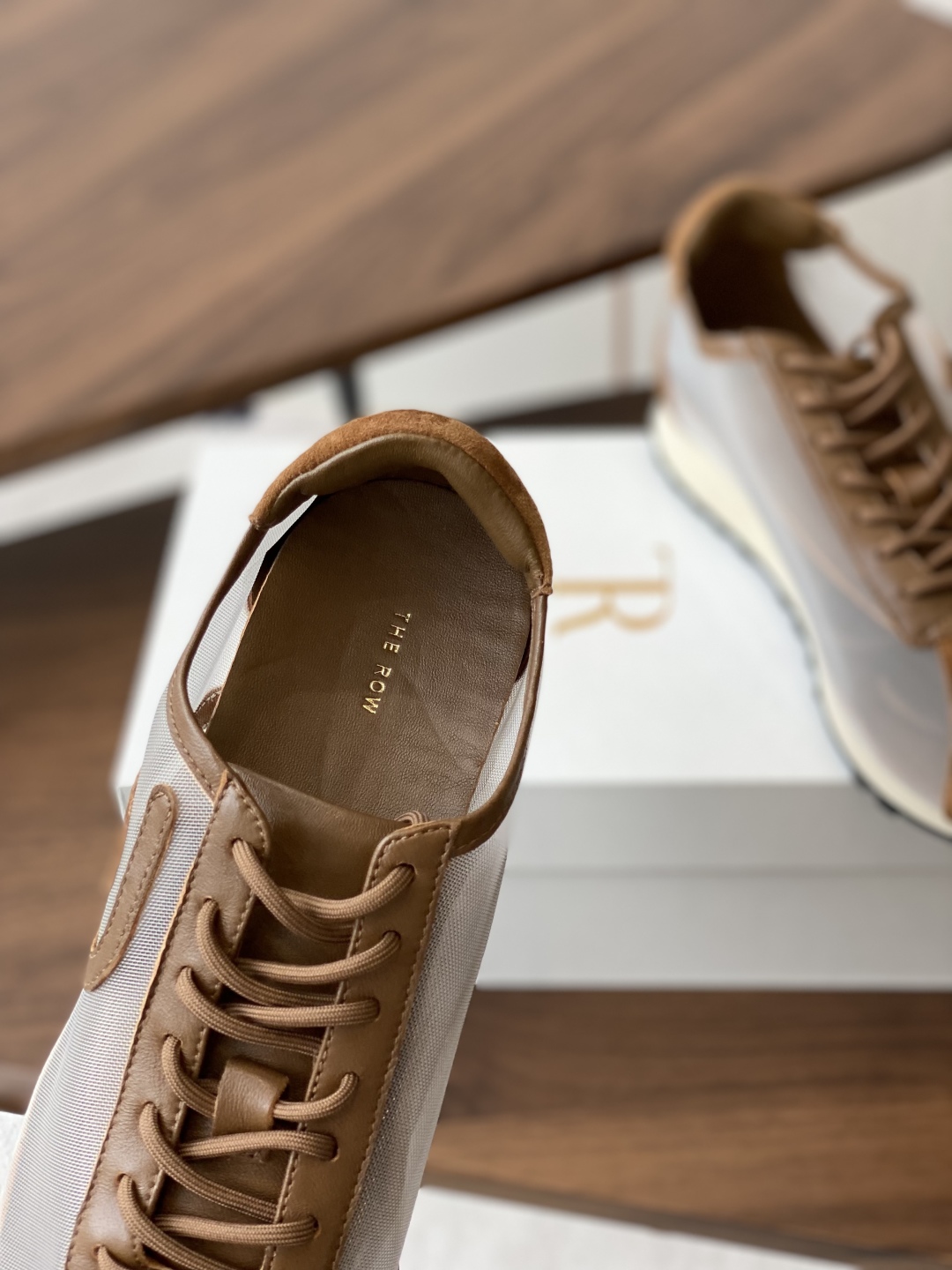 P875: Soft and Cozy Row 25 Shoes with Imported Cow Velvet Pellets - 图片 6
