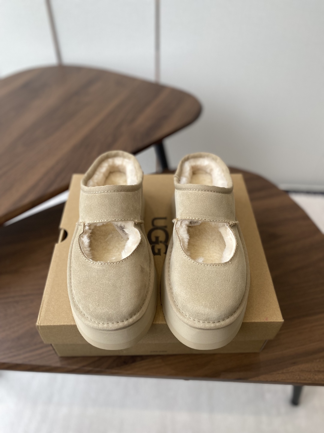 “UGG P576 Bun Slippers: Comfortable, Lightweight, Daily Commuting Essential”