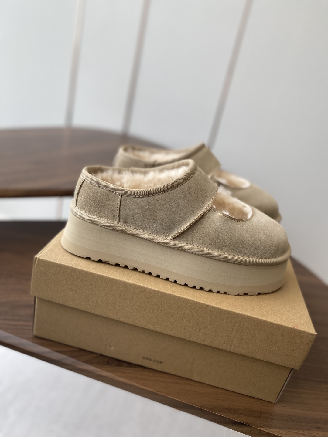 “UGG P576 Bun Slippers: Comfortable, Lightweight, Daily Commuting Essential” - 图片 2