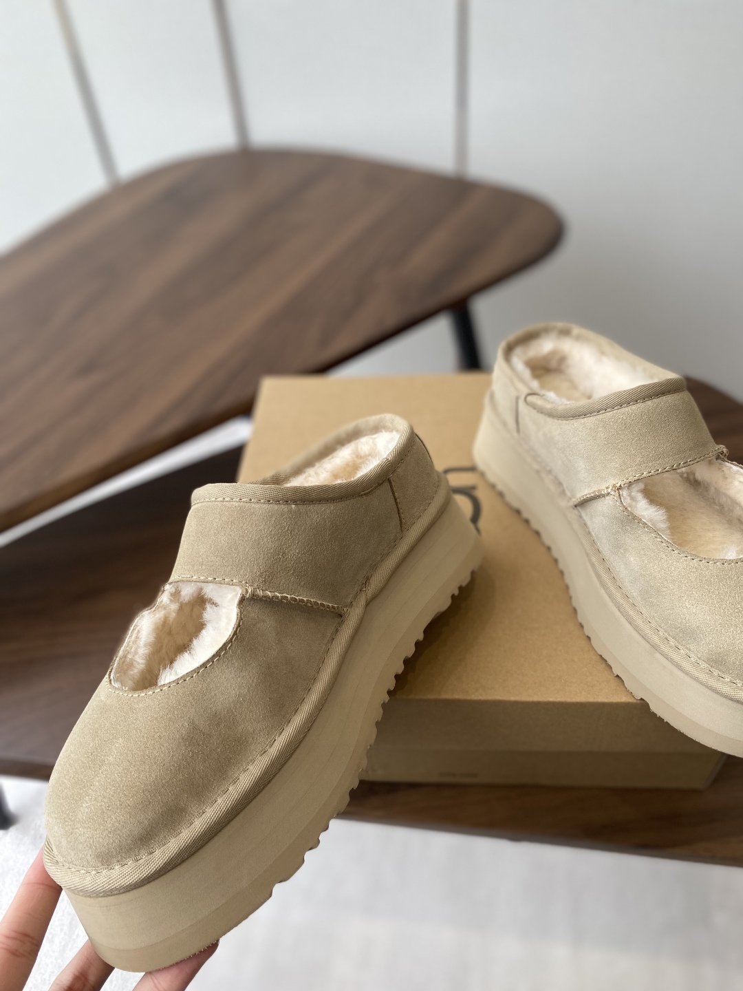 “UGG P576 Bun Slippers: Comfortable, Lightweight, Daily Commuting Essential” - 图片 5