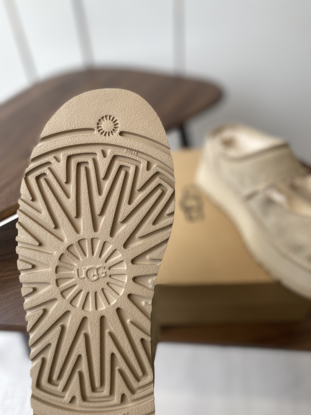“UGG P576 Bun Slippers: Comfortable, Lightweight, Daily Commuting Essential” - 图片 9