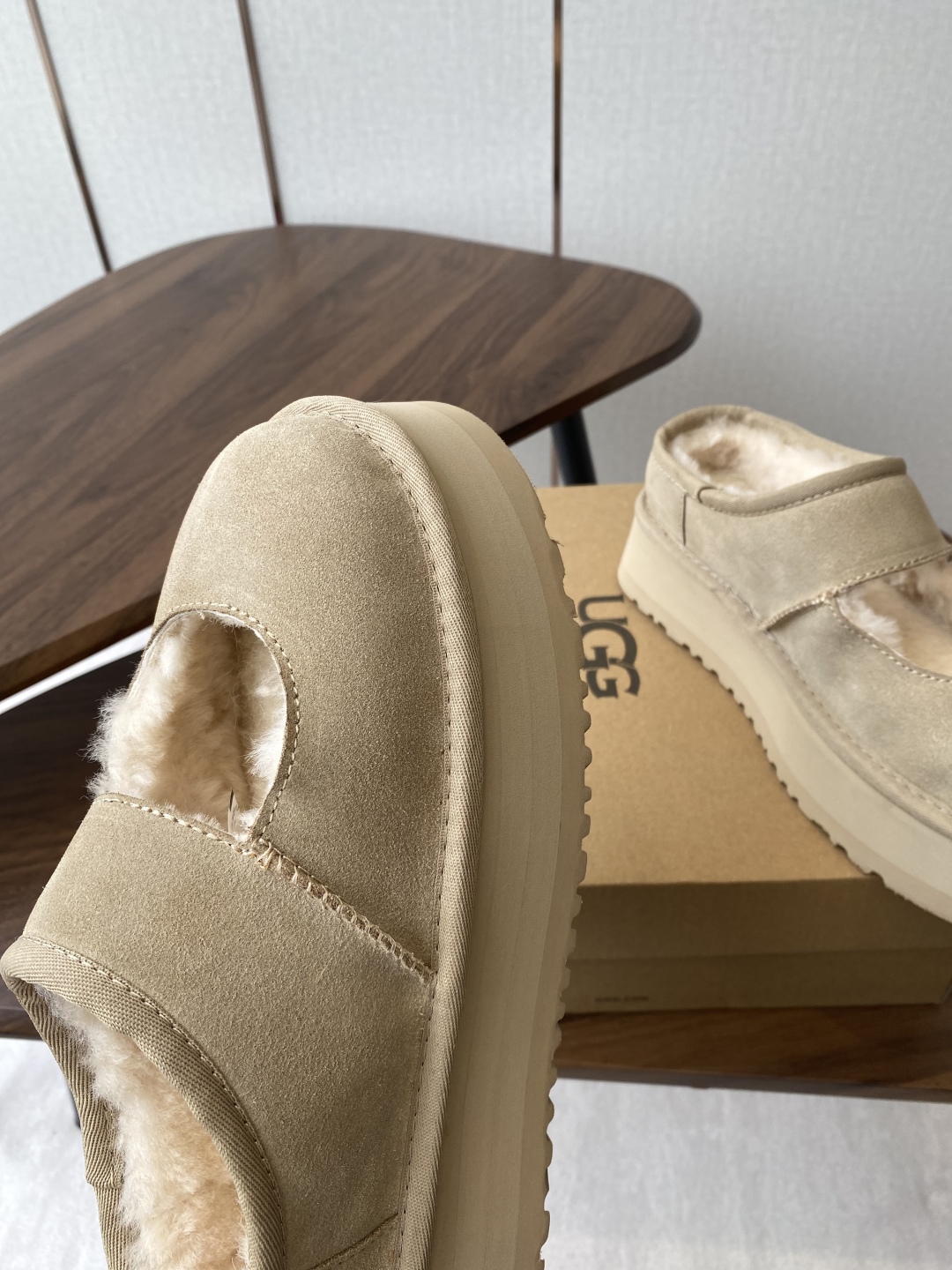 “UGG P576 Bun Slippers: Comfortable, Lightweight, Daily Commuting Essential” - 图片 6